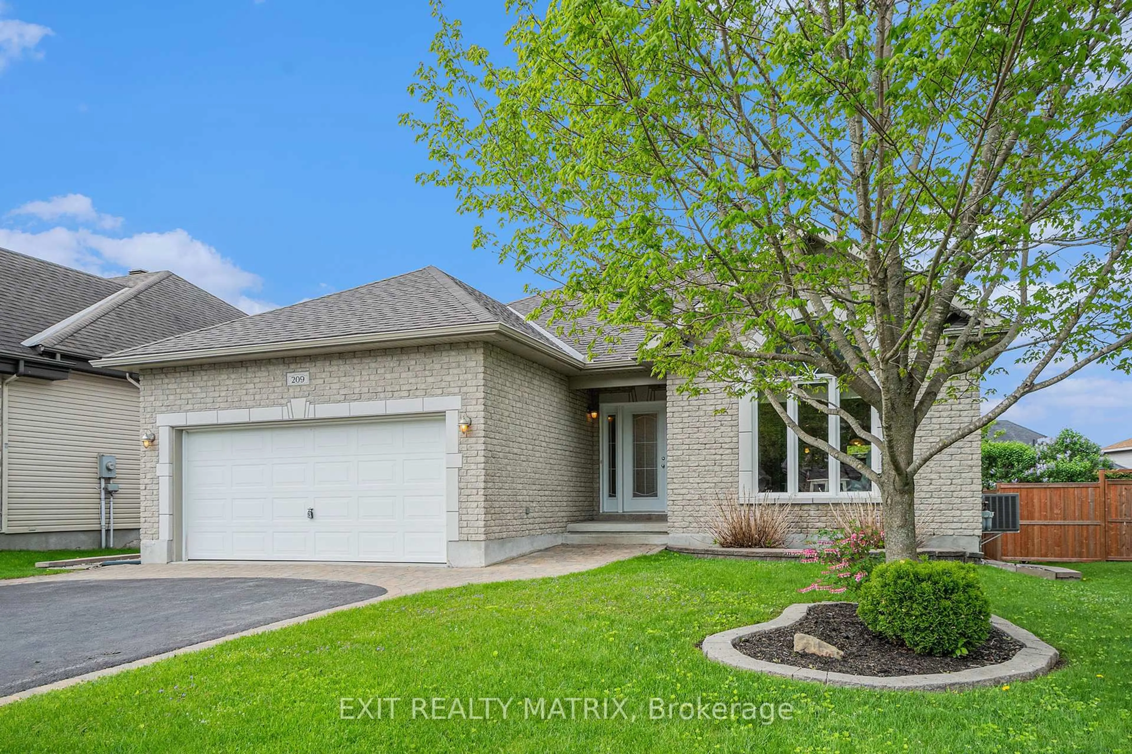Home with brick exterior material, street for 209 Jasper Cres, Clarence-Rockland Ontario K4K 0A3
