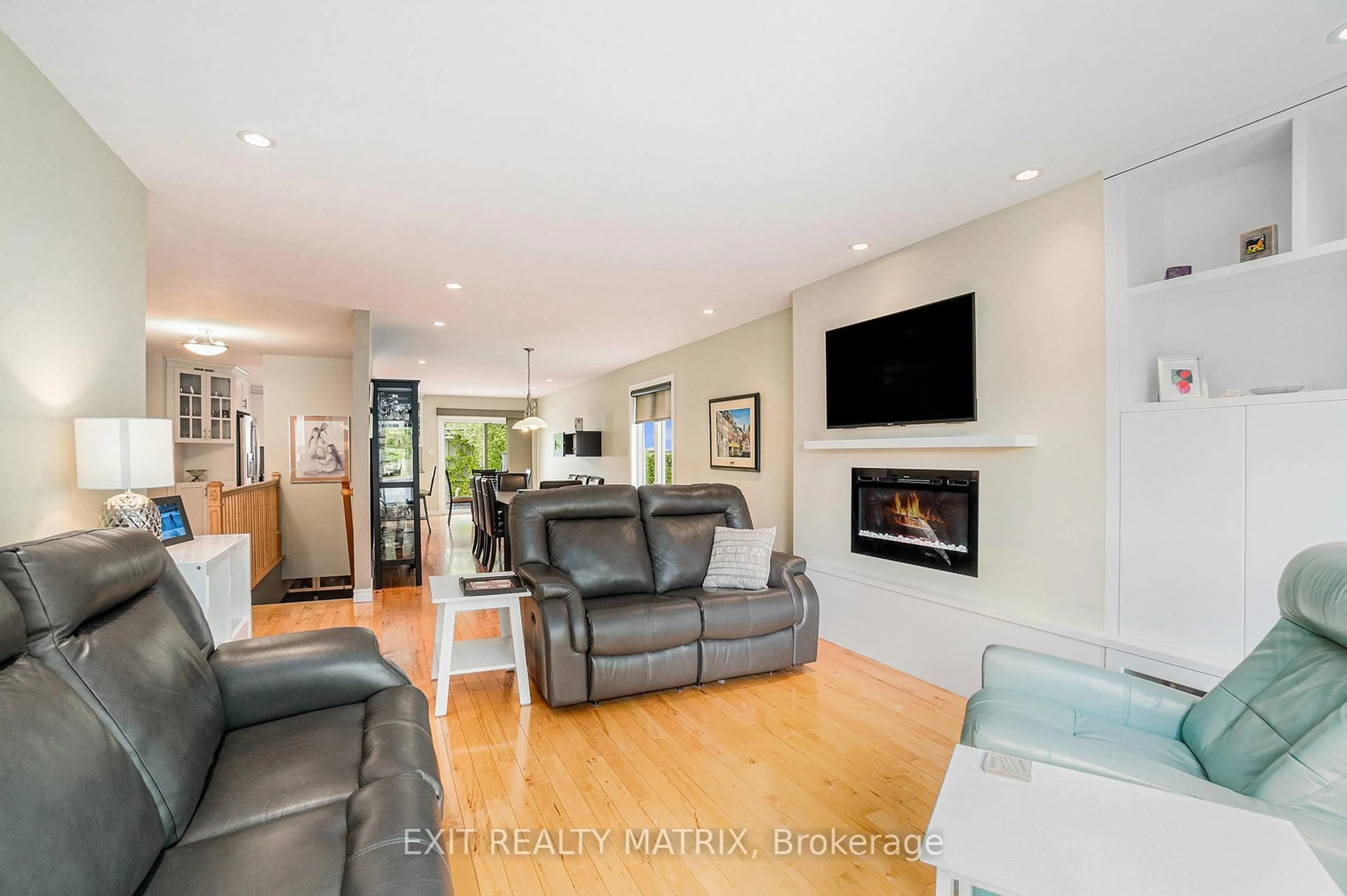 Living room with furniture, unknown for 209 Jasper Cres, Clarence-Rockland Ontario K4K 0A3