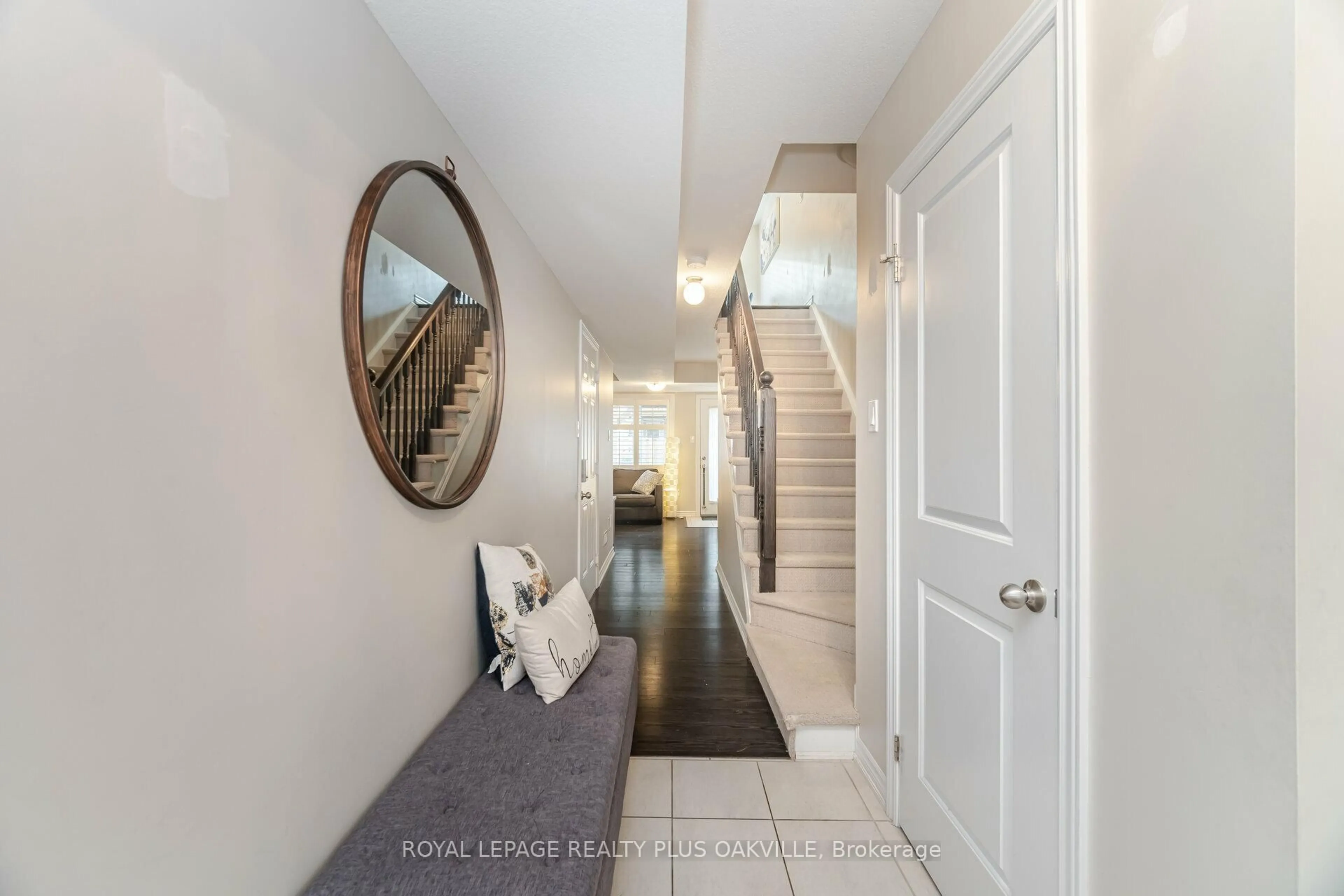 Indoor entryway for 9 Dorchester Terr, Hamilton Ontario L8G 2S1