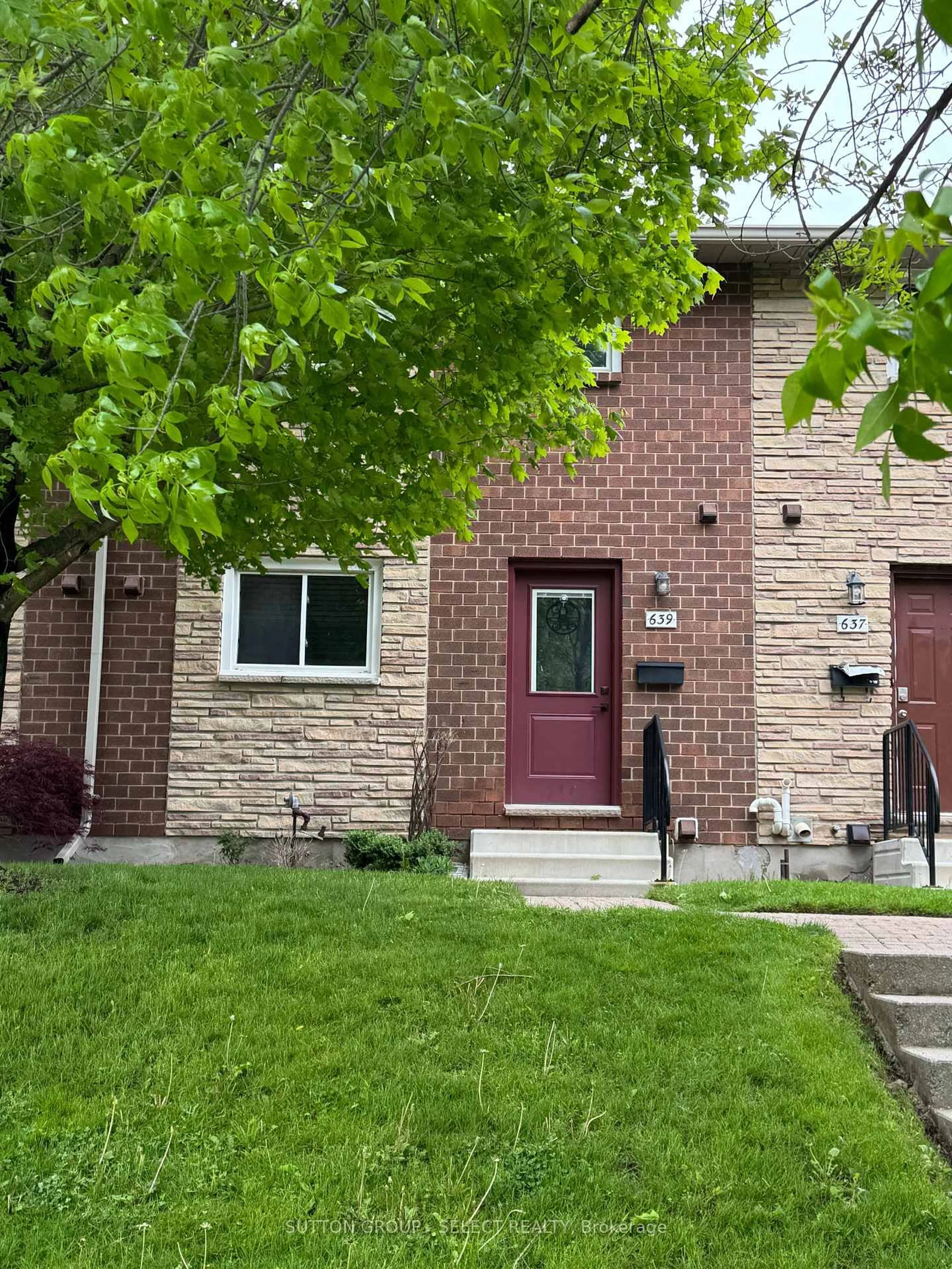 Home with brick exterior material, street for 639 GRIFFITH St, London South Ontario N6K 2S5