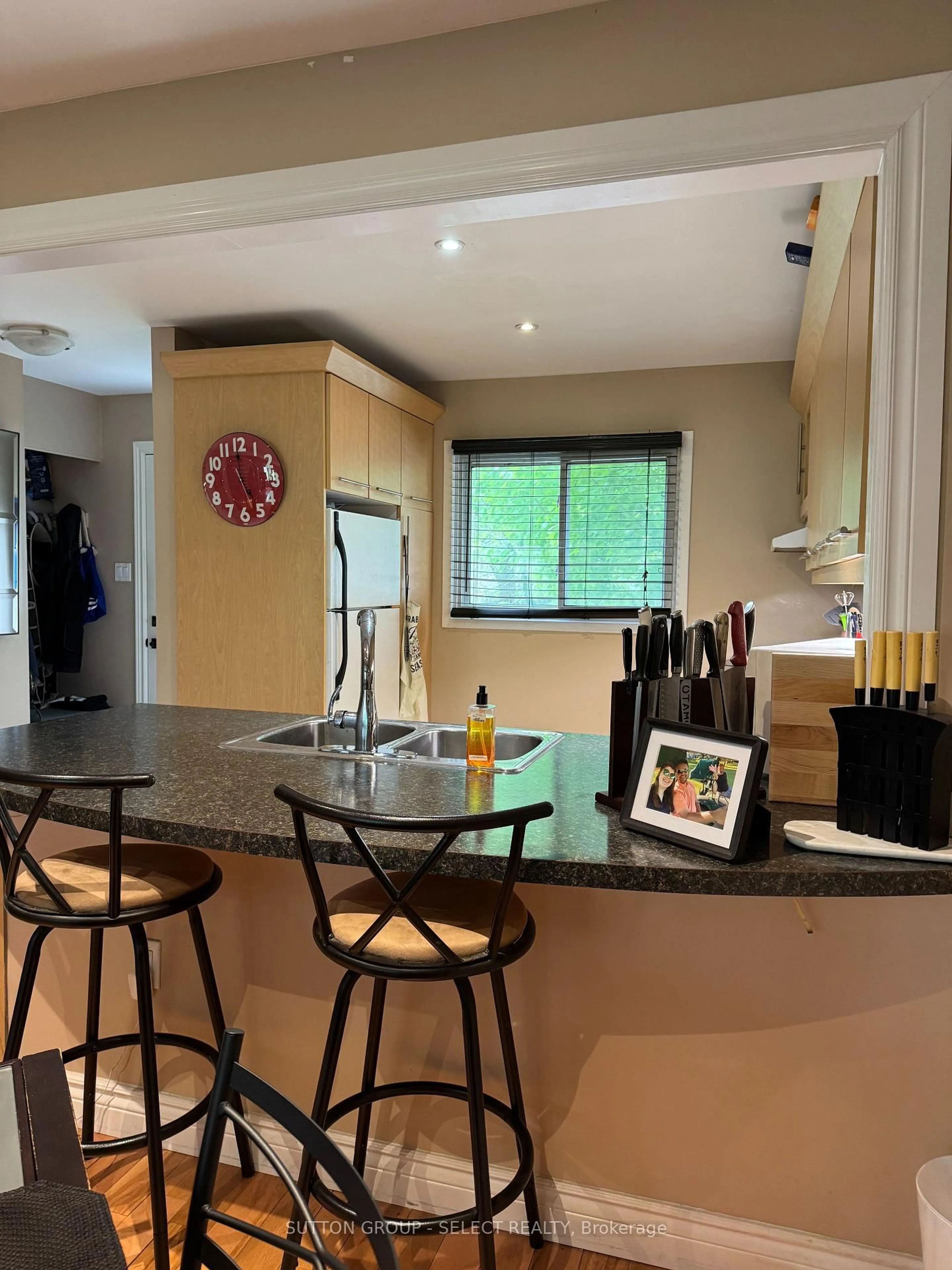 Open concept kitchen, unknown for 639 GRIFFITH St, London South Ontario N6K 2S5