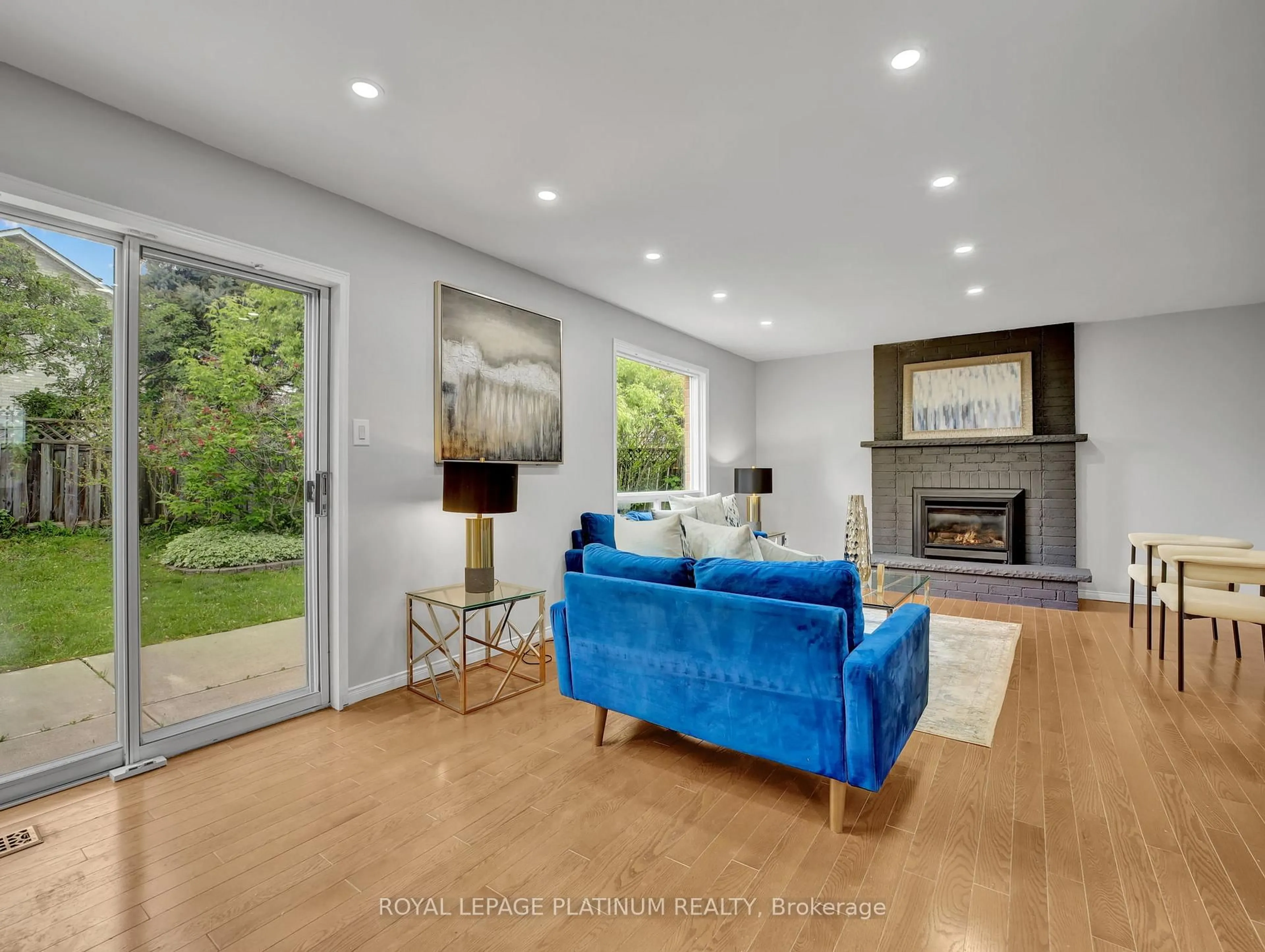 Living room with furniture, unknown for 7 Sinclair Crt, Cambridge Ontario N1T 1K2