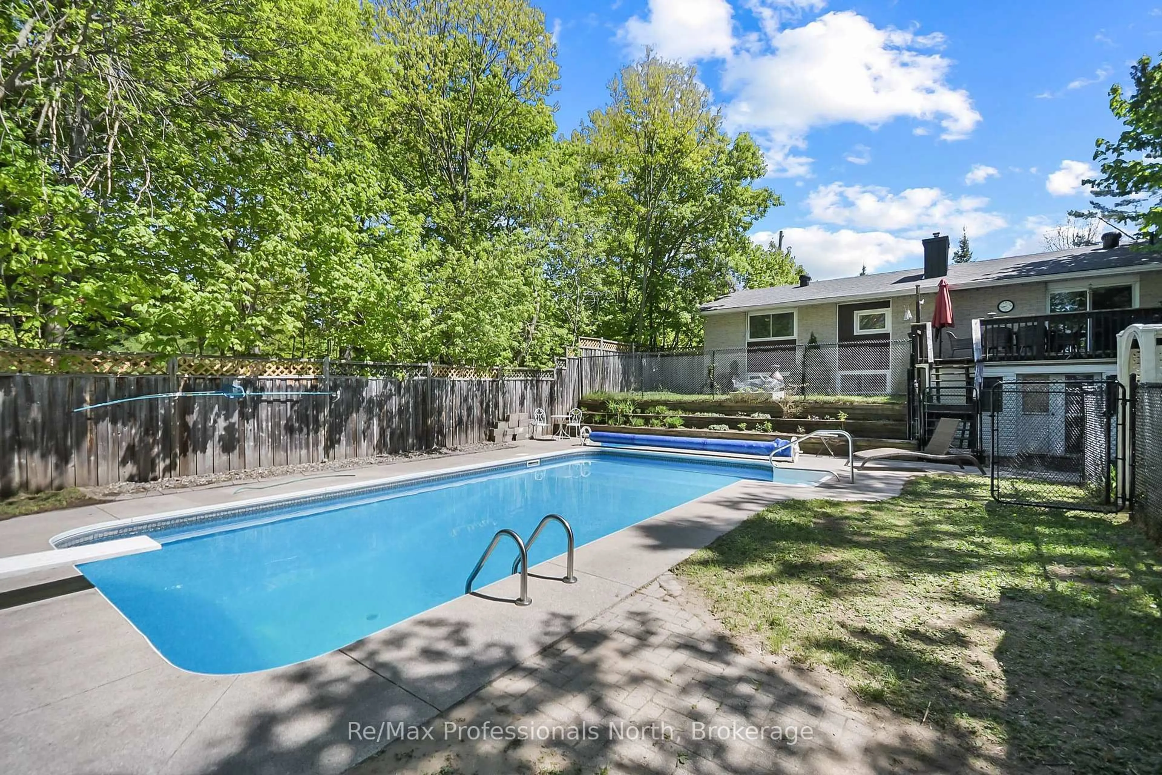 Pool for 110 FRASER St, Gravenhurst Ontario P1P 1C9