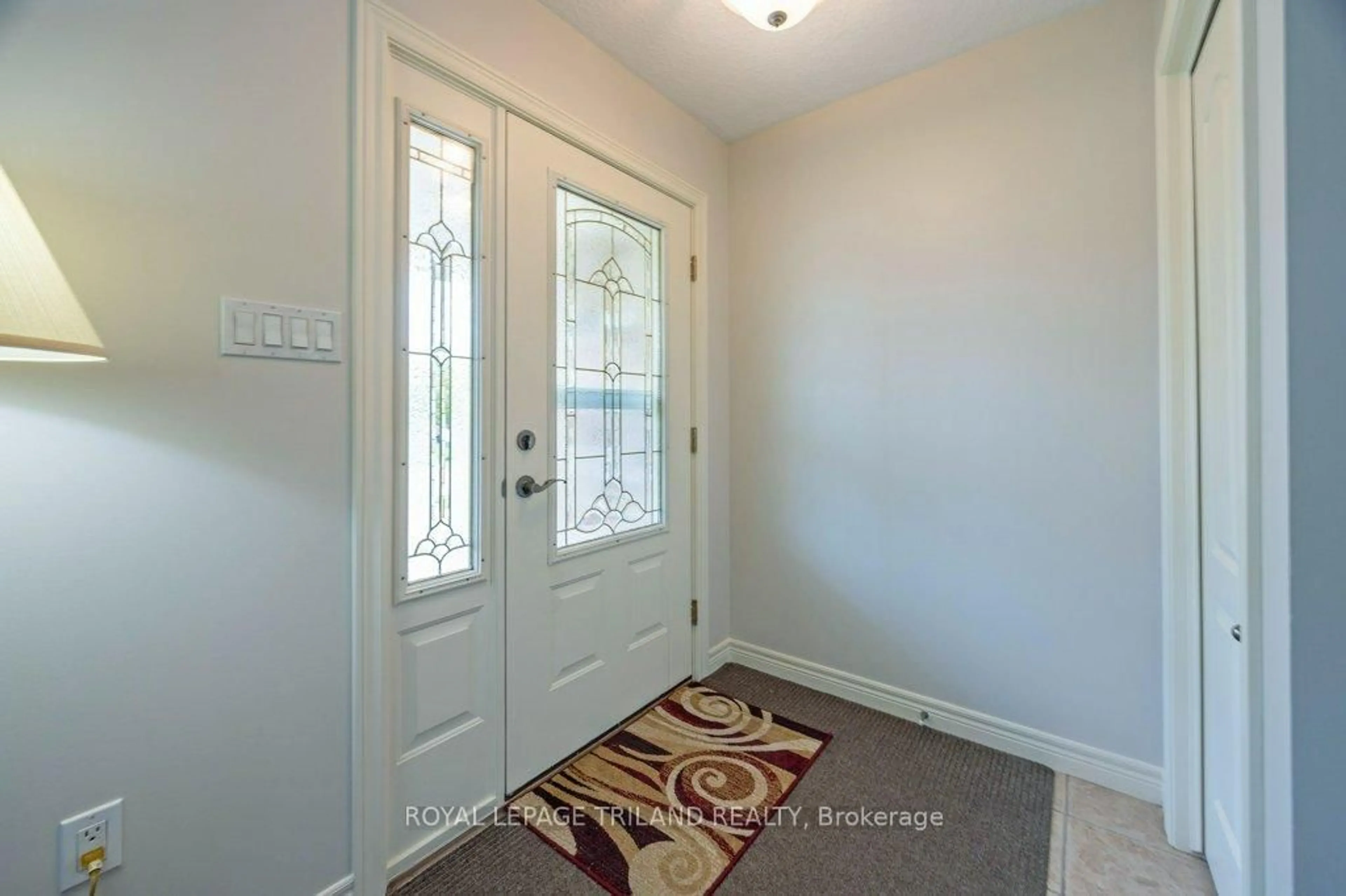 Indoor entryway for 106 HAGERMAN Cres, St. Thomas Ontario N5R 6L9