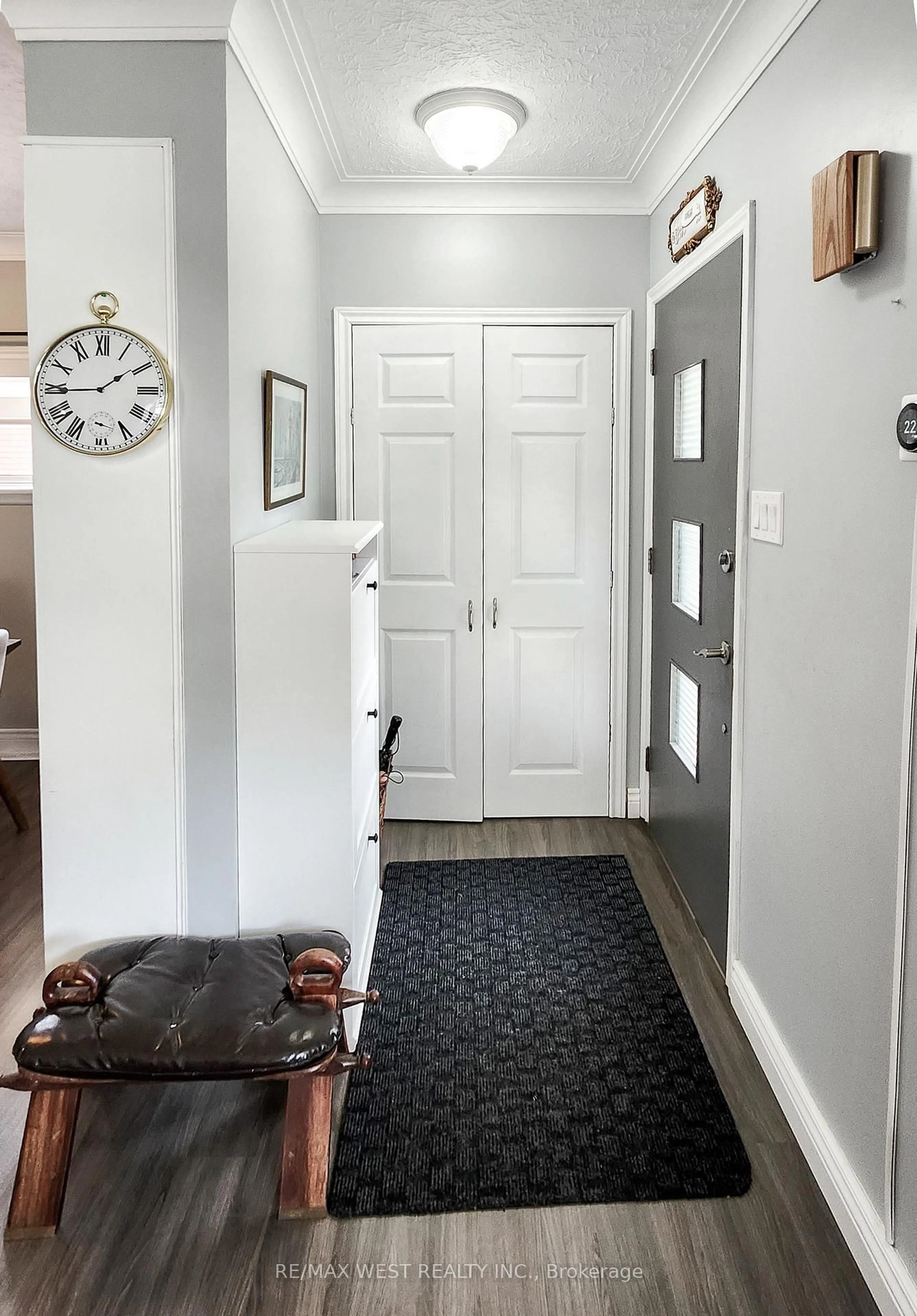 Indoor entryway for 90 Strathcona Ave, Brantford Ontario N3S 1T9