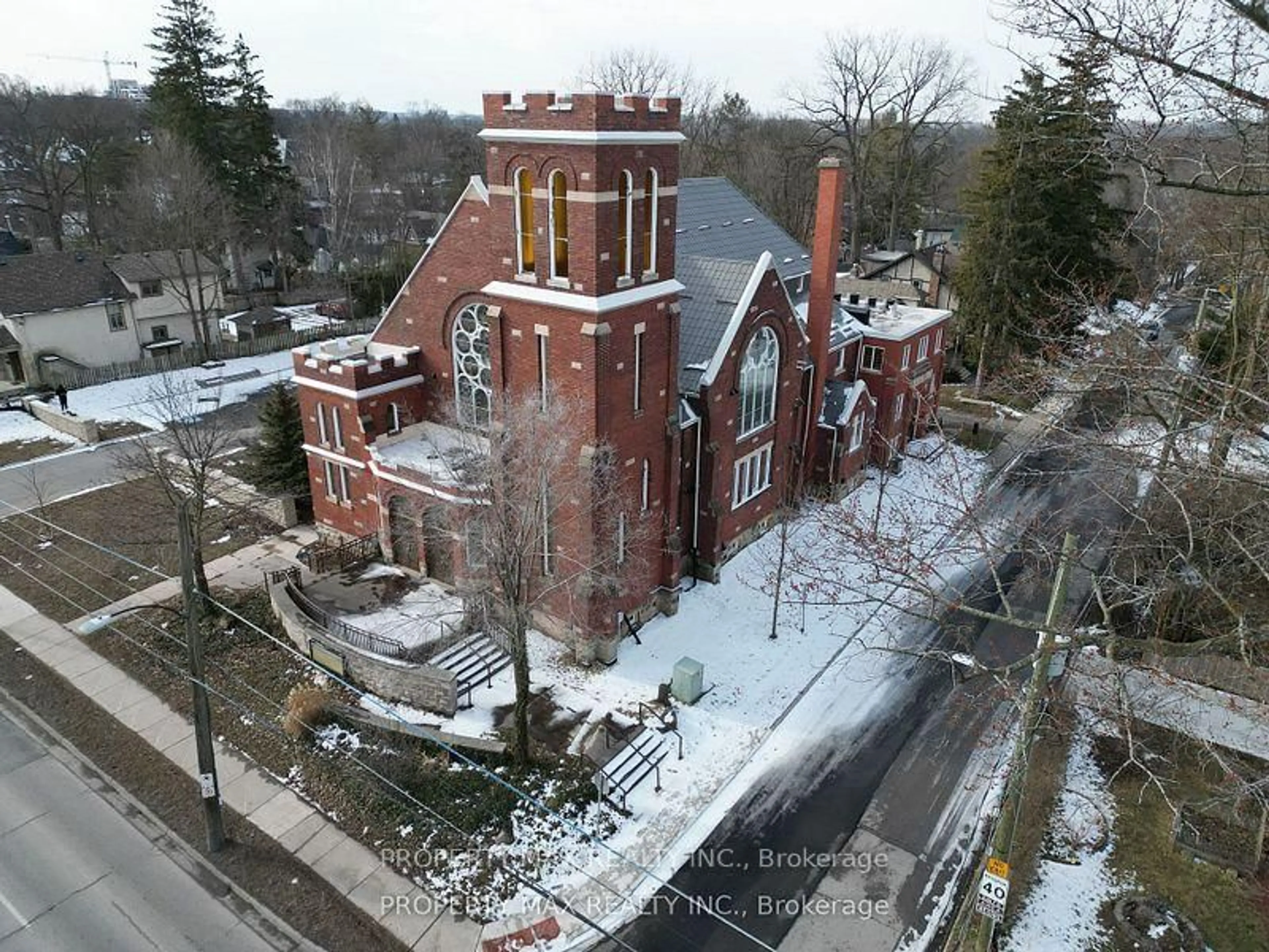 A pic from outside/outdoor area/front of a property/back of a property/a pic from drone, building for 1061 Richmond St, London East Ontario N6A 3J7