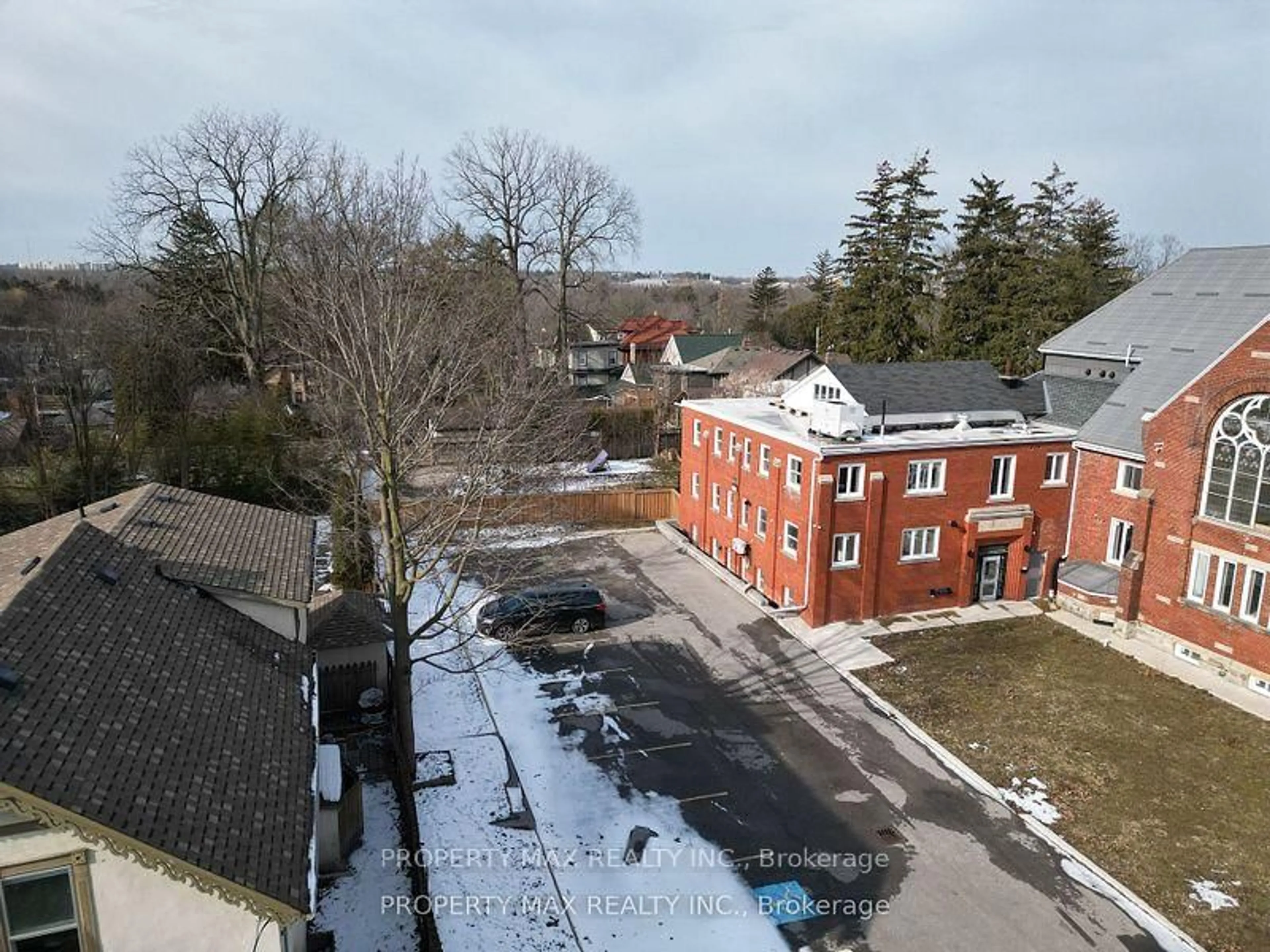 A pic from outside/outdoor area/front of a property/back of a property/a pic from drone, unknown for 1061 Richmond St, London East Ontario N6A 3J7