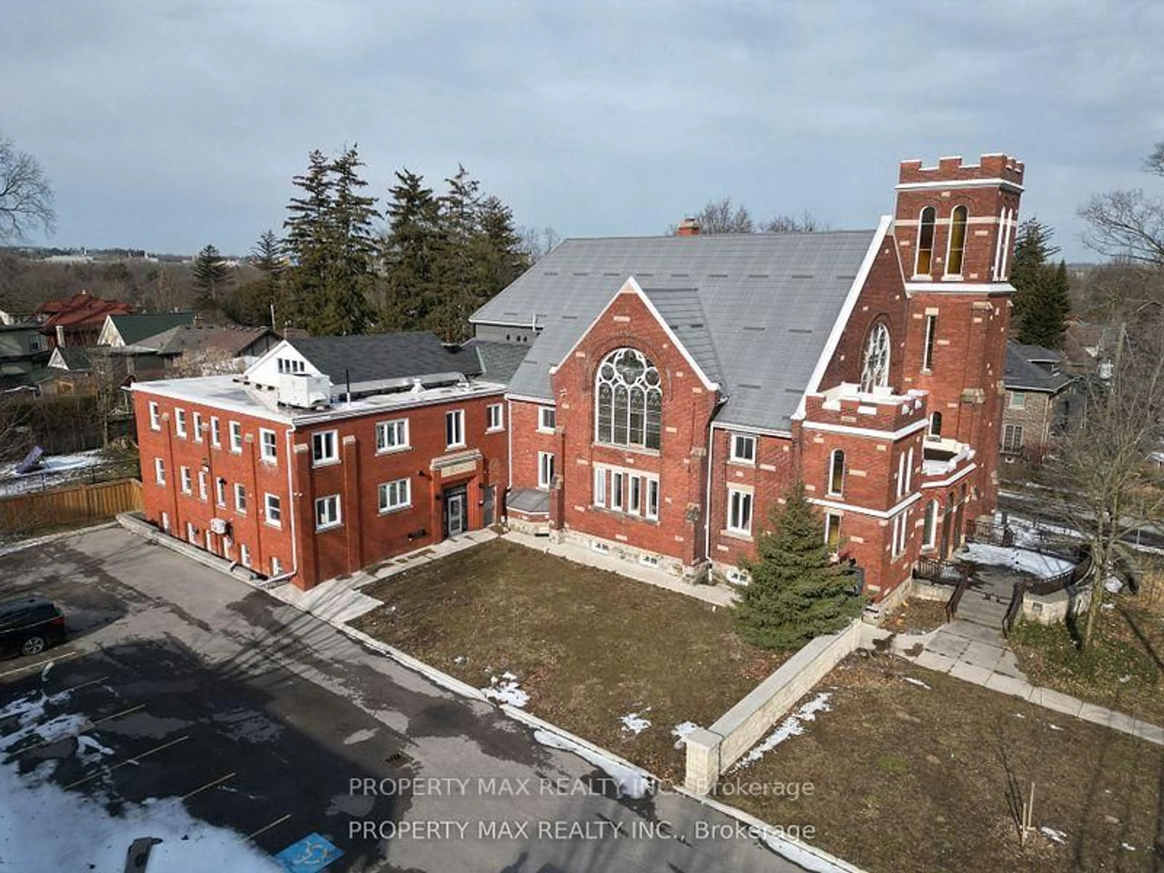 A pic from outside/outdoor area/front of a property/back of a property/a pic from drone, building for 1061 Richmond St, London East Ontario N6A 3J7
