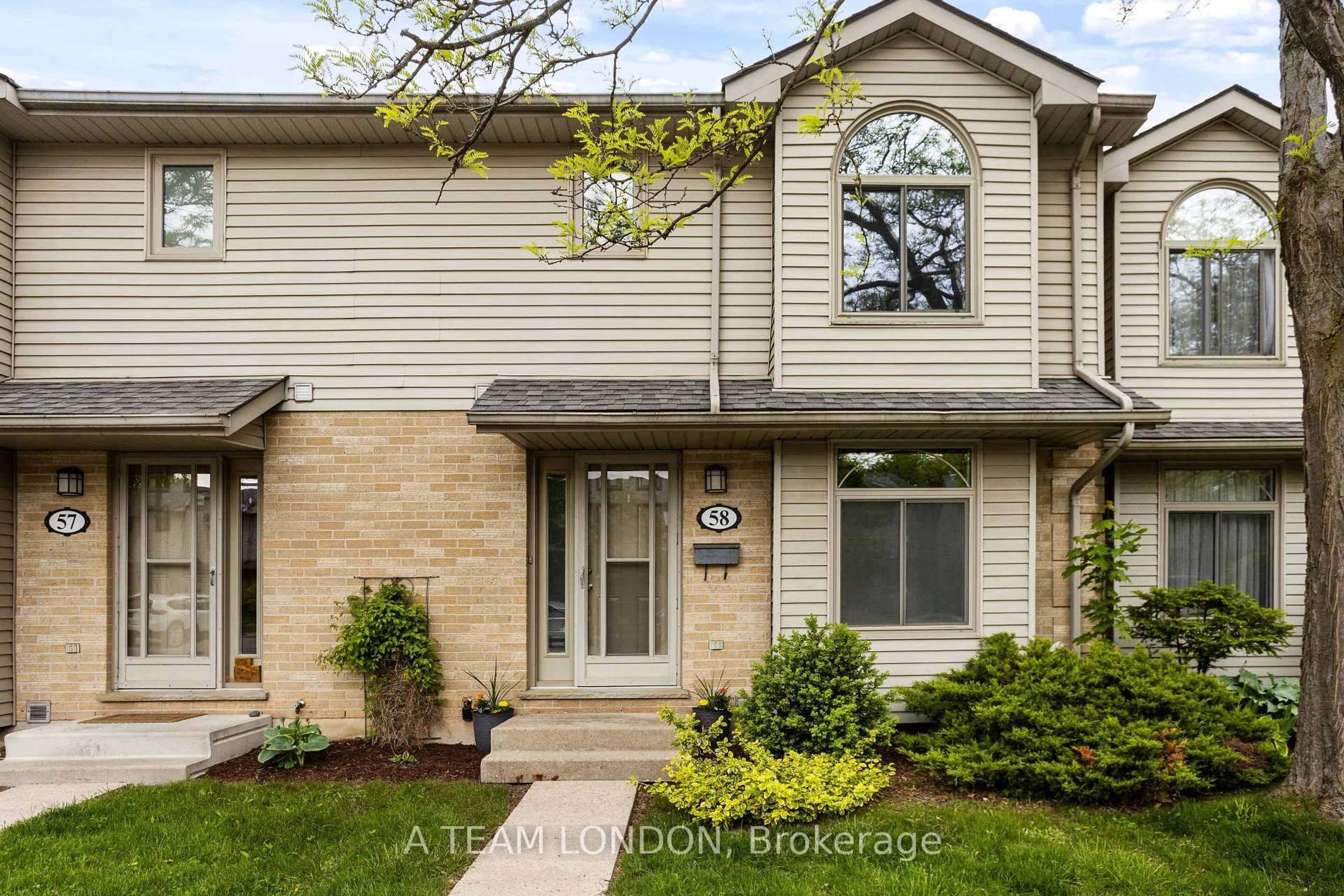 Home with vinyl exterior material, street for 141 Condor Crt #58, London East Ontario N5W 6A1