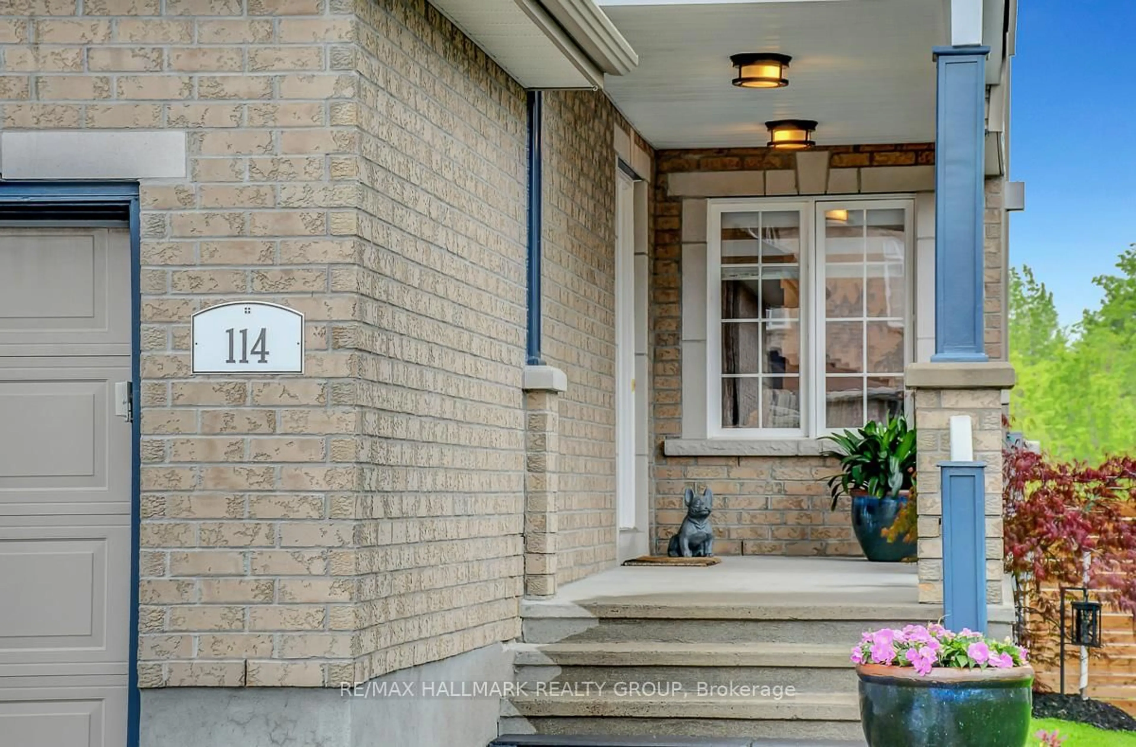Indoor entryway for 114 August Lily Cres, Ottawa Ontario K1V 2A6