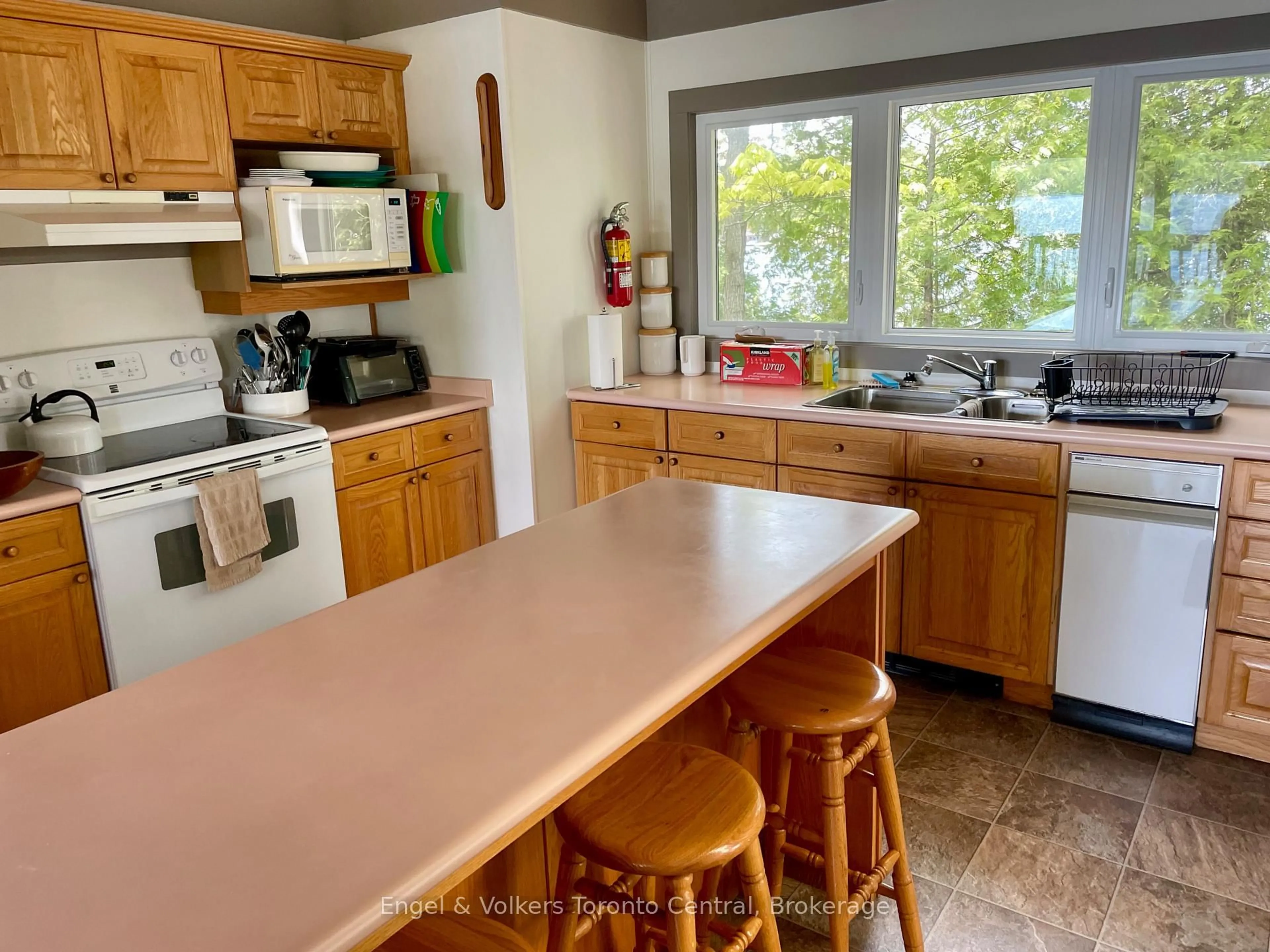 Standard kitchen, unknown for 14 Victoria Island, South Bruce Peninsula Ontario N0H 1H0