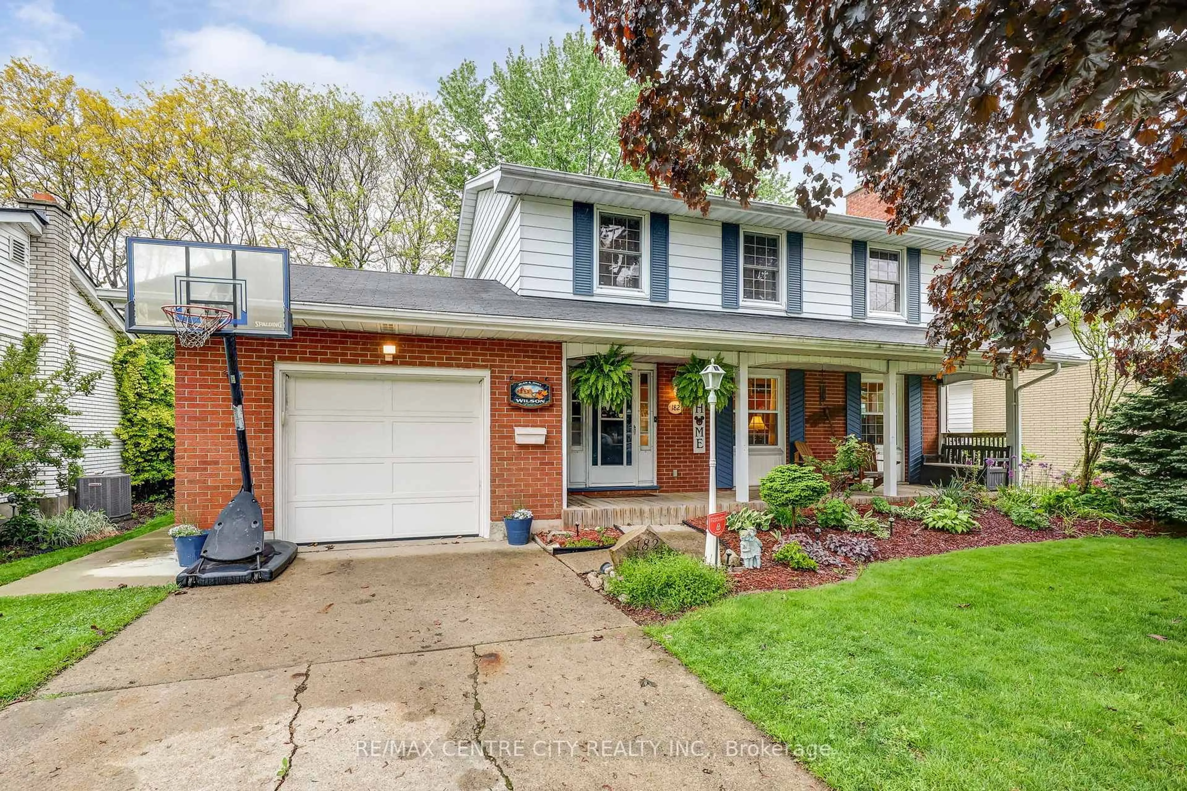Home with brick exterior material, street for 182 Chestnut St, St. Thomas Ontario N5R 2B4