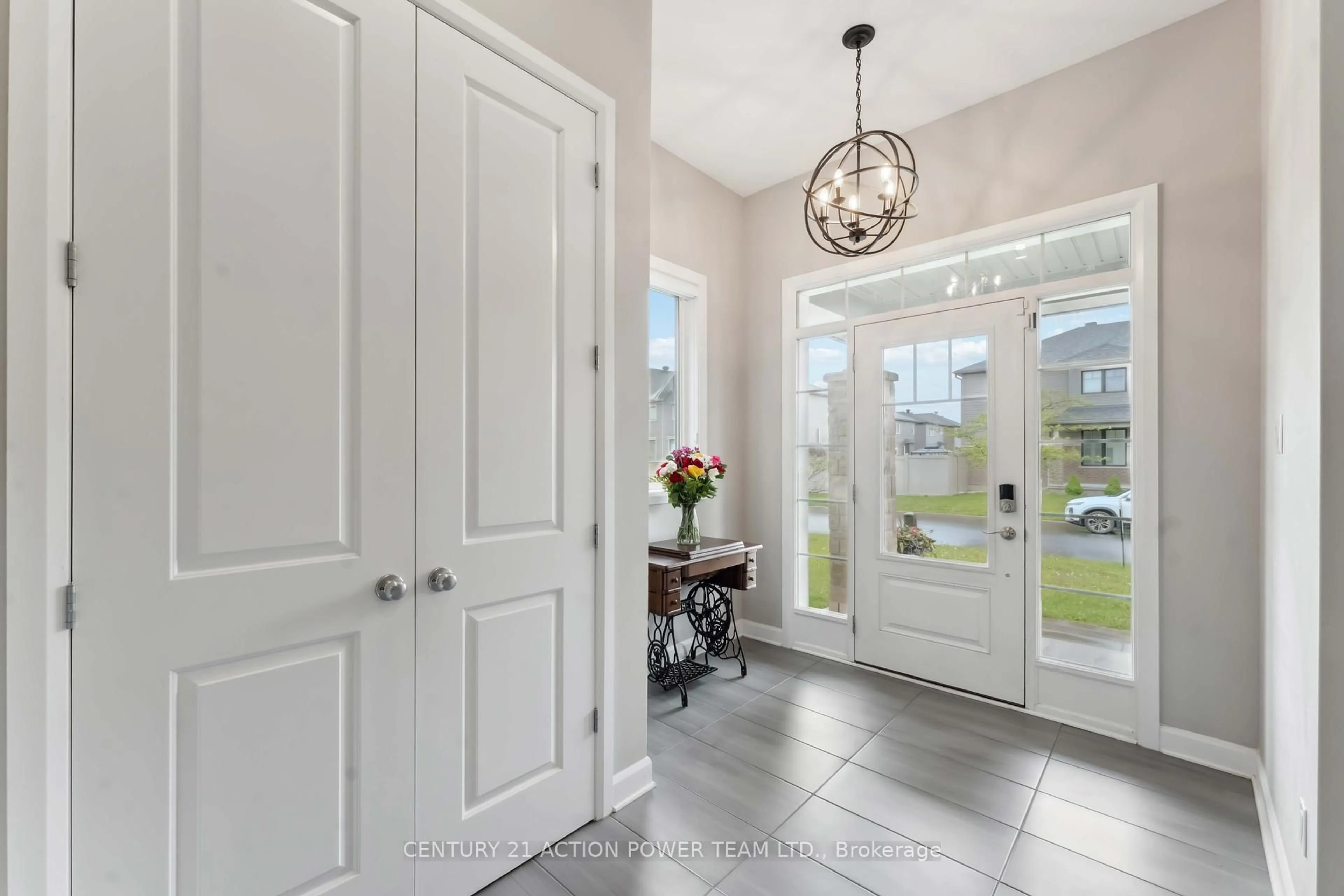 Indoor entryway for 266 Esturgeon St, Ottawa Ontario K4A 1G7