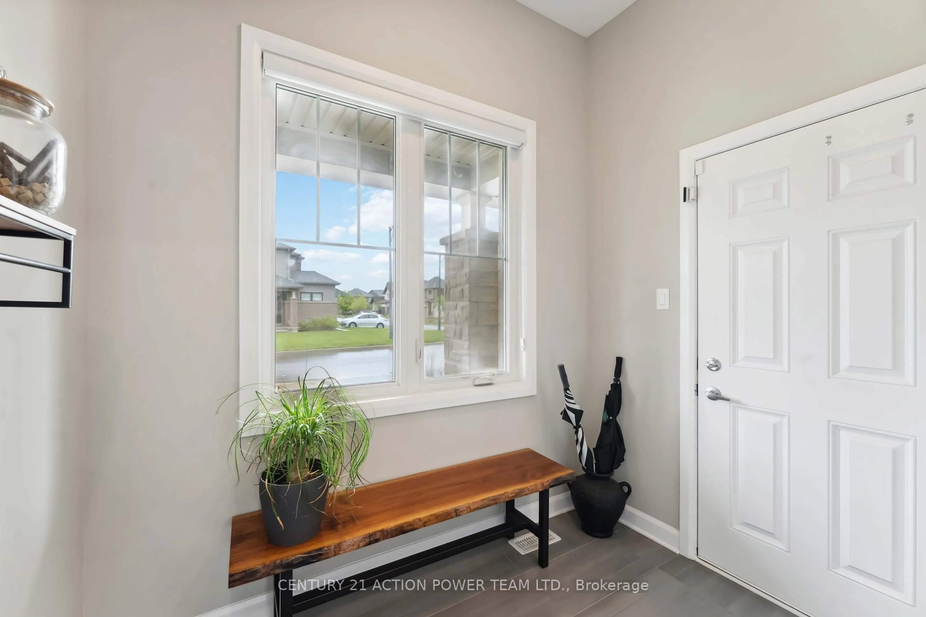Indoor entryway for 266 Esturgeon St, Ottawa Ontario K4A 1G7