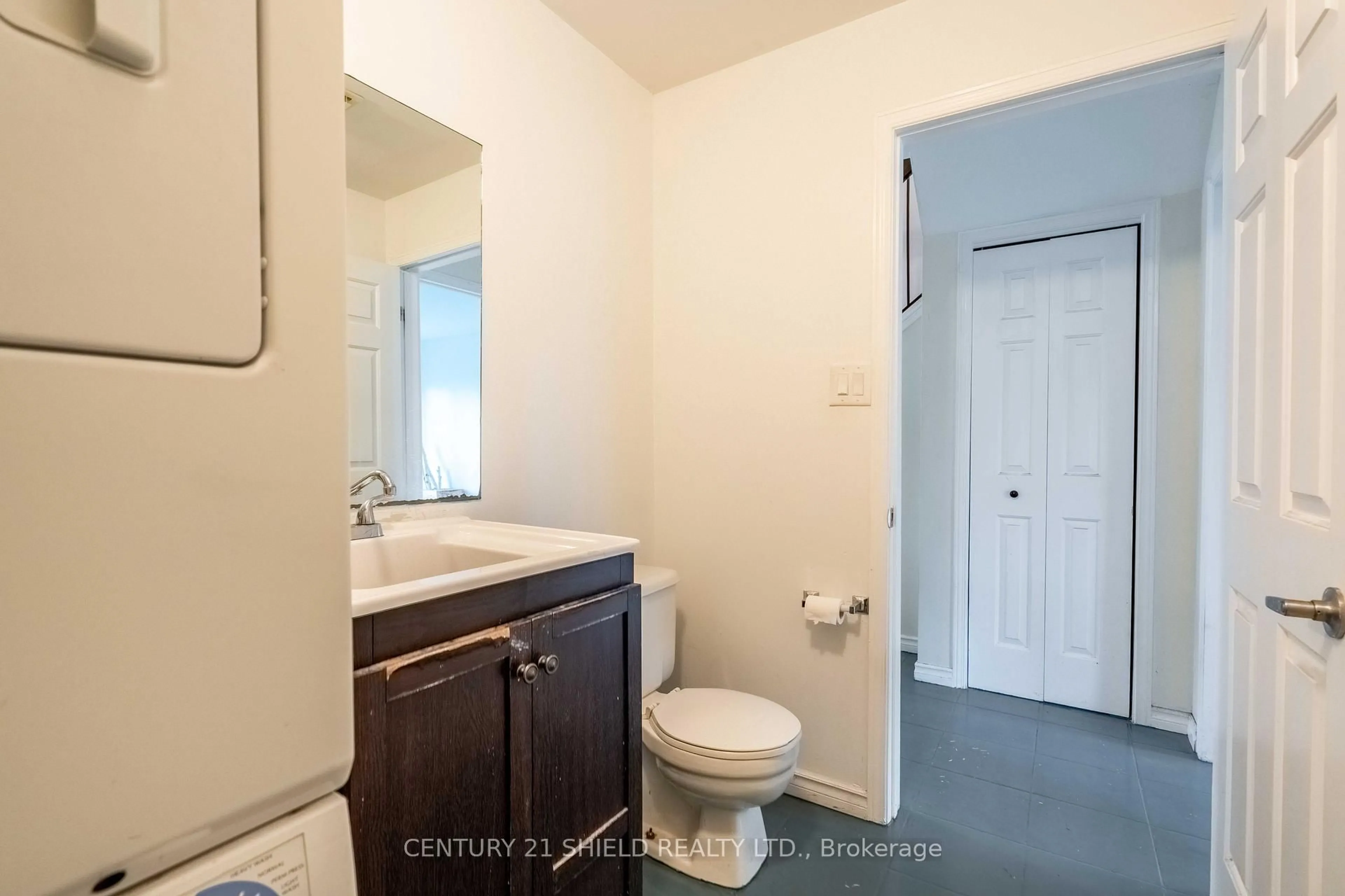 Standard bathroom, unknown for 1707 Donald Ave, Cornwall Ontario K6J 5R7