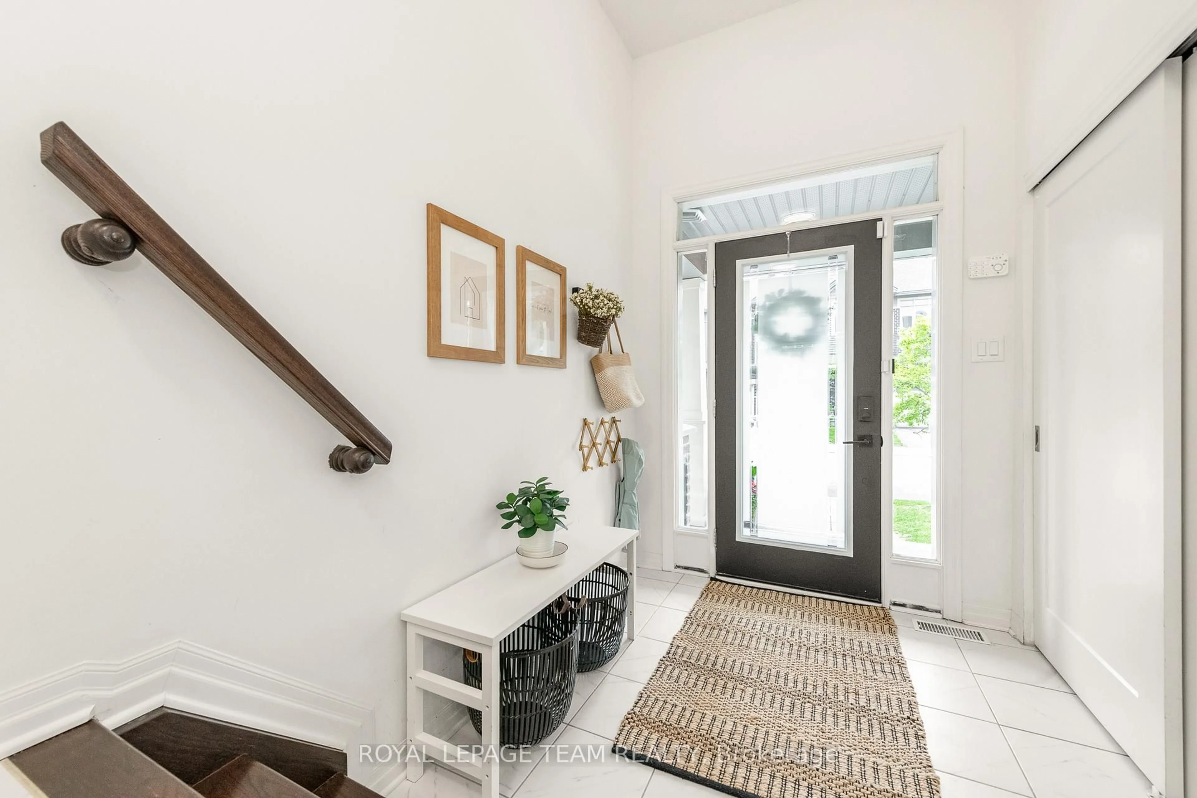 Indoor entryway for 544 Rioja St, Ottawa Ontario K2S 0V8