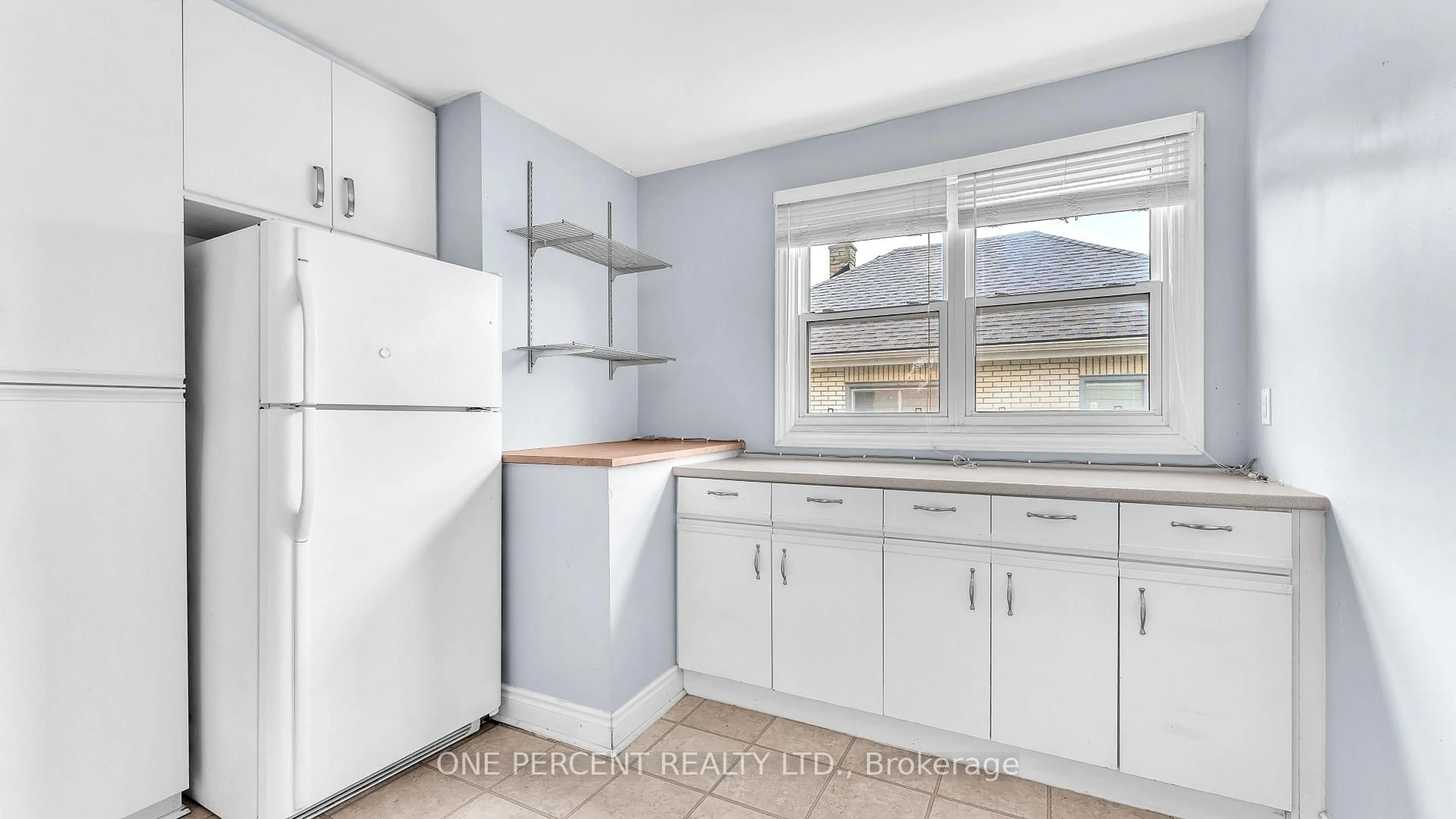 Standard kitchen, unknown for 1185 ALBANY St, London East Ontario N5W 3L6