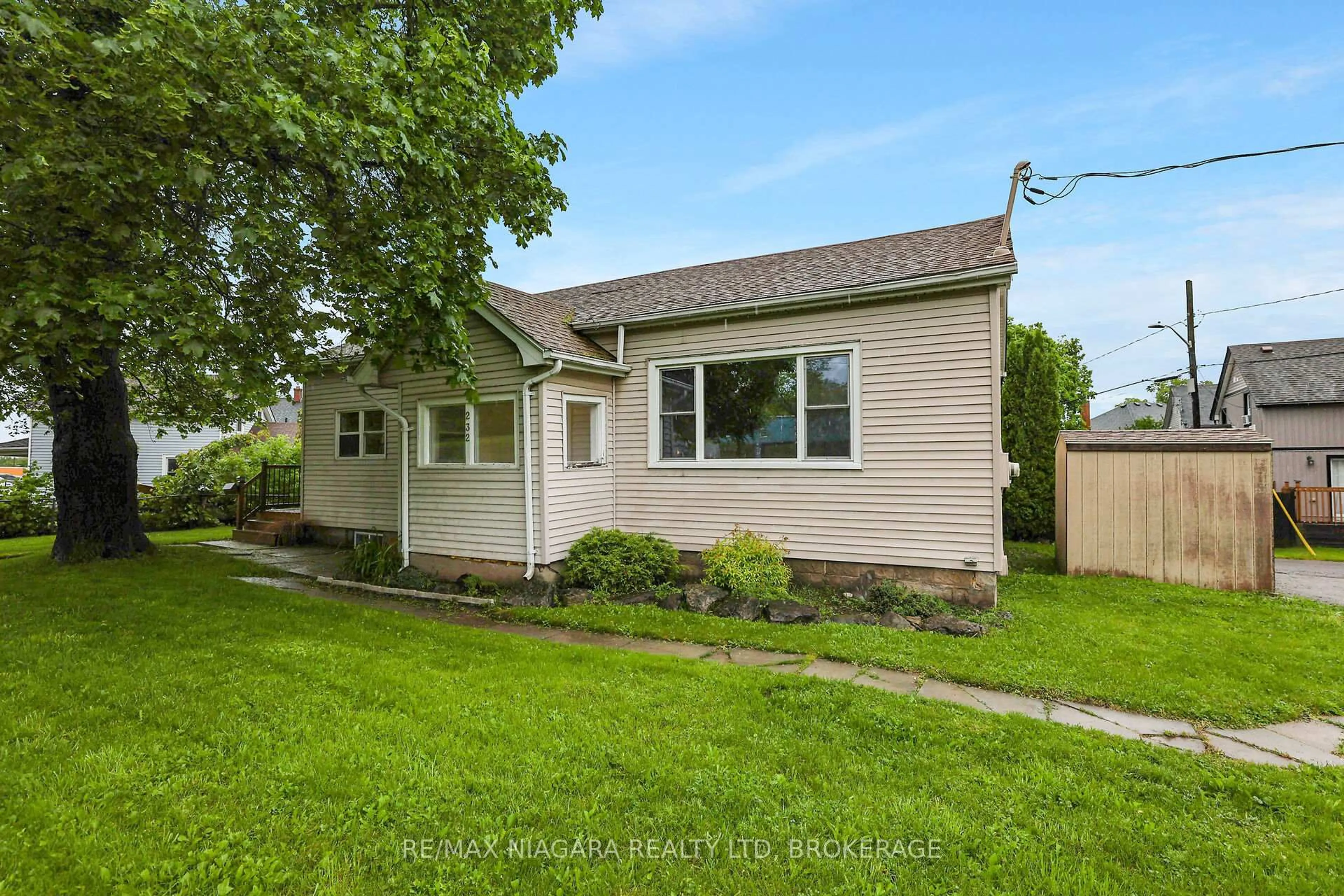 Home with vinyl exterior material, street for 232 Merritt St, St. Catharines Ontario L2T 1J8