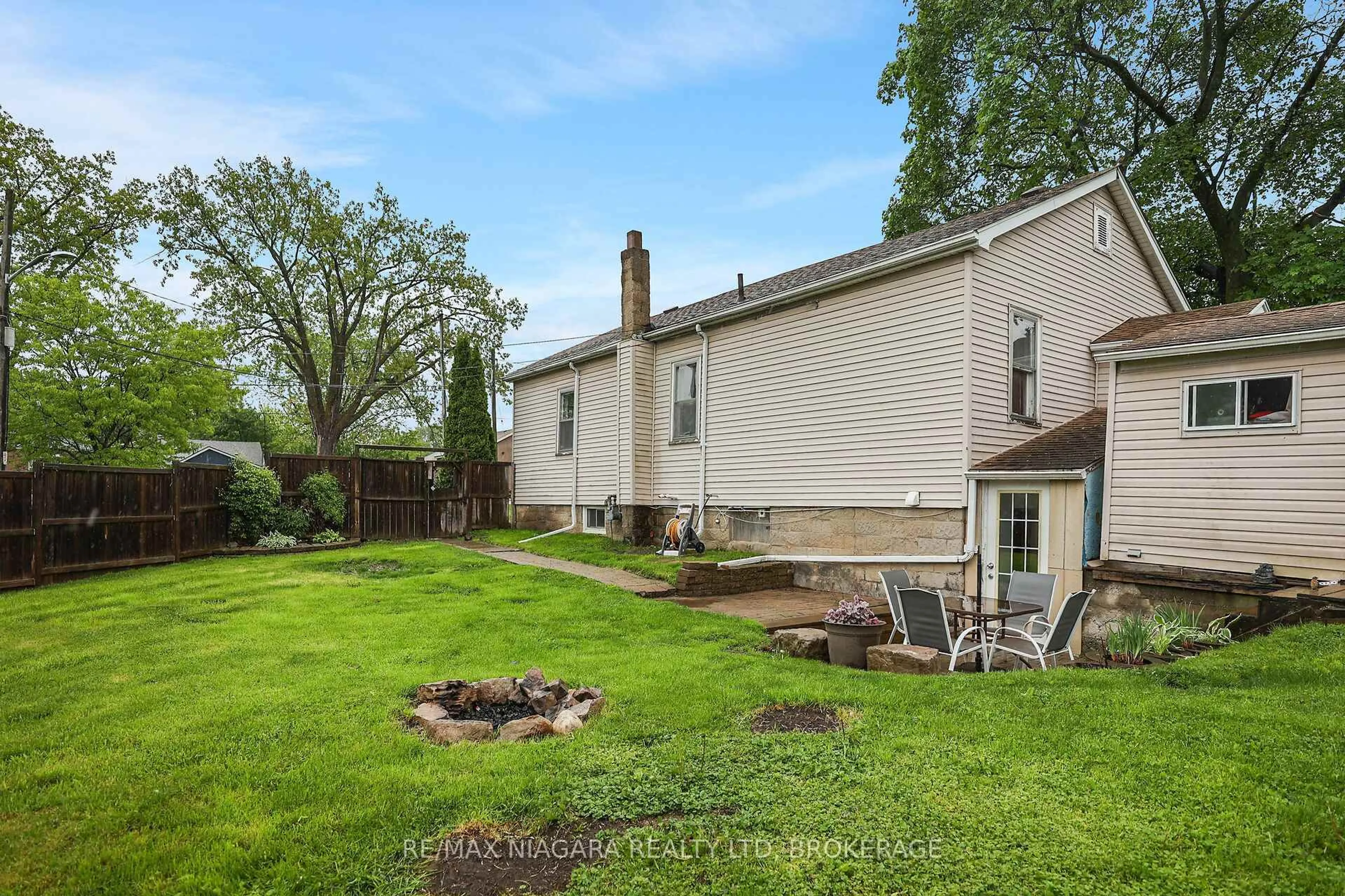 Unknown for 232 Merritt St, St. Catharines Ontario L2T 1J8