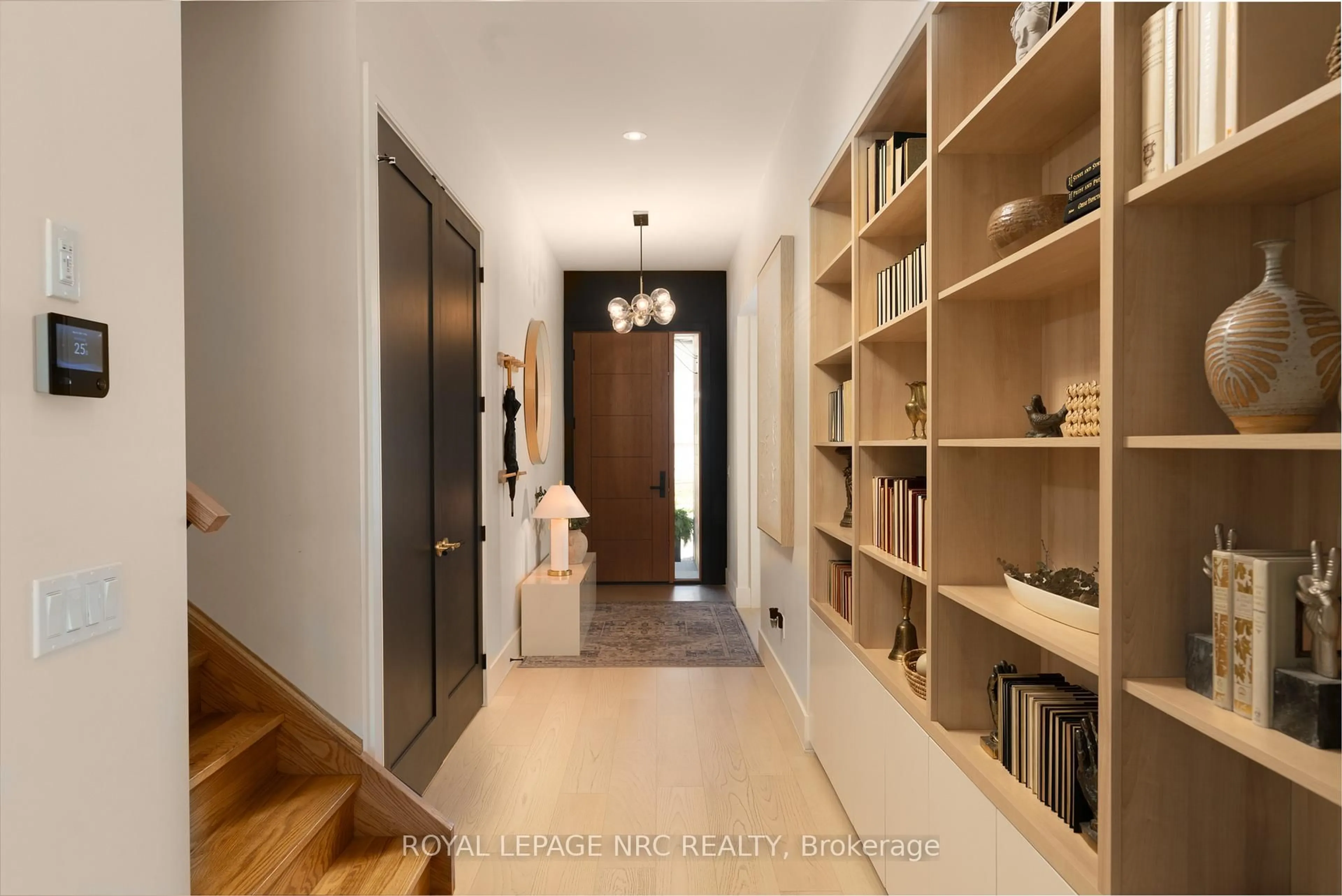 Indoor entryway for 86 Millpond Rd, Niagara-on-the-Lake Ontario L0S 1J0