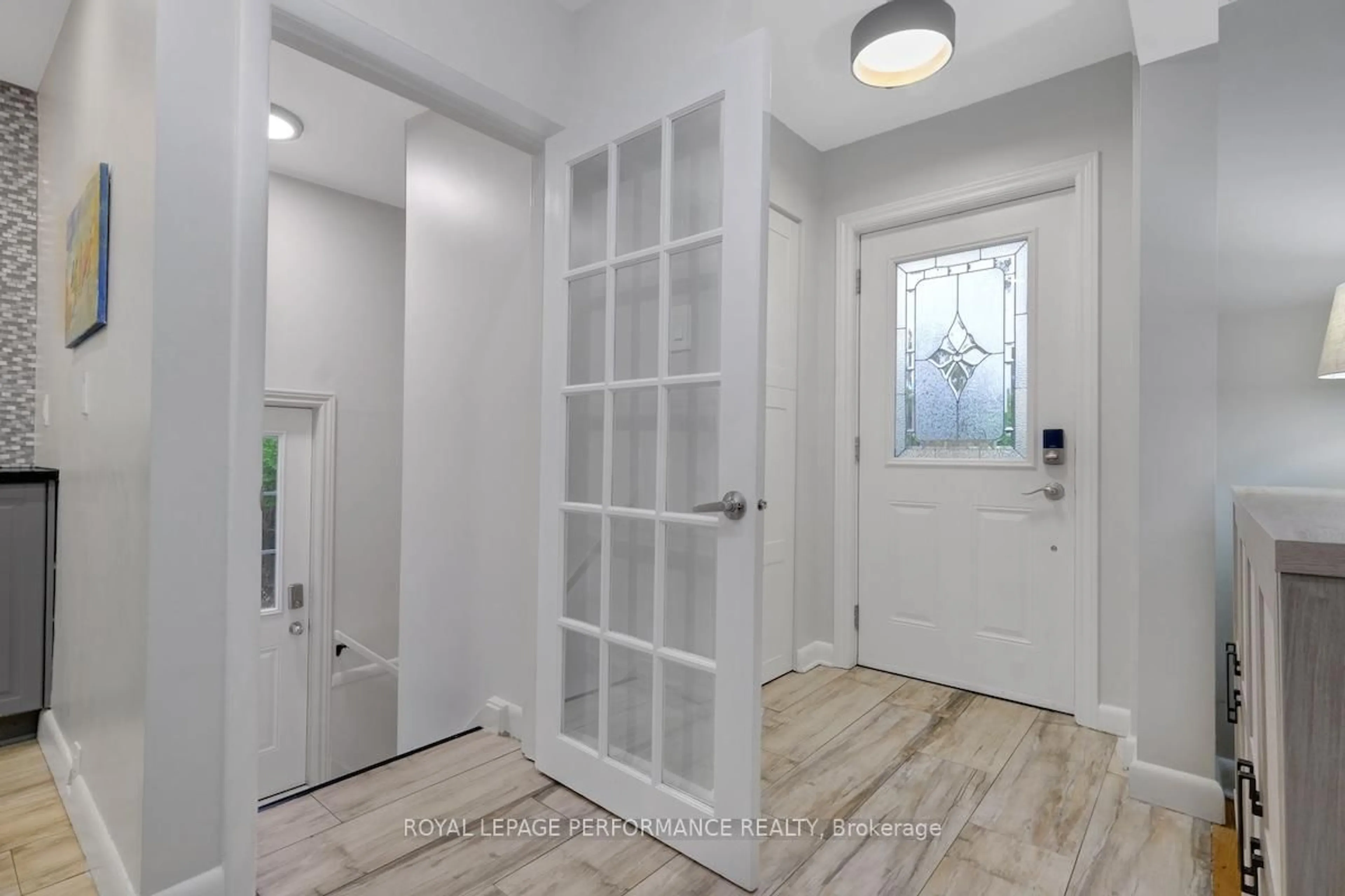 Indoor entryway for 1207 Woodside Dr, Carleton Place Ontario K2C 2G7