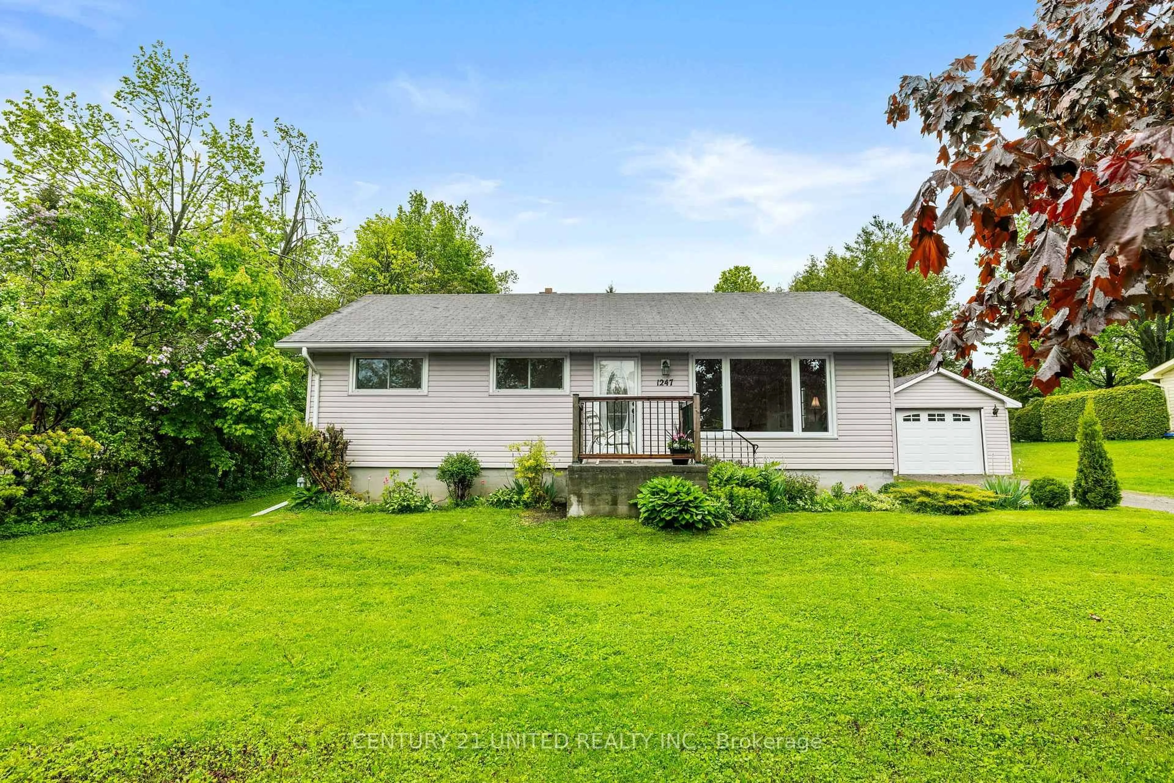 Home with vinyl exterior material, street for 1247 Mann Rd, Selwyn Ontario K0L 1H0