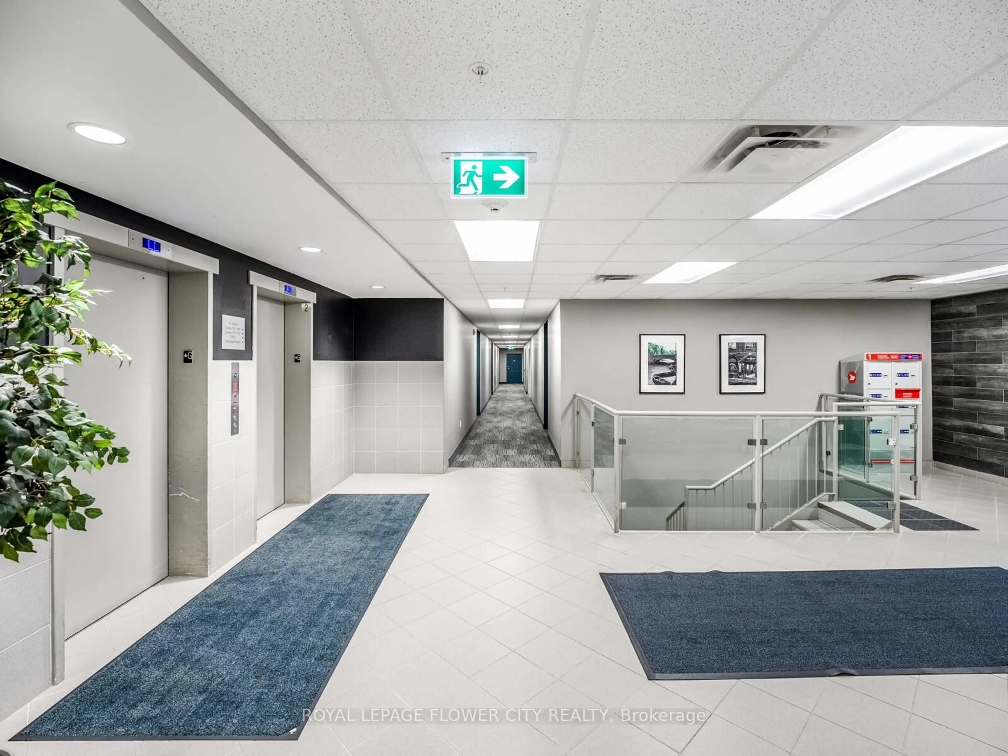 Indoor foyer for 7 Kay Cres #303, Guelph Ontario N1L 0P9