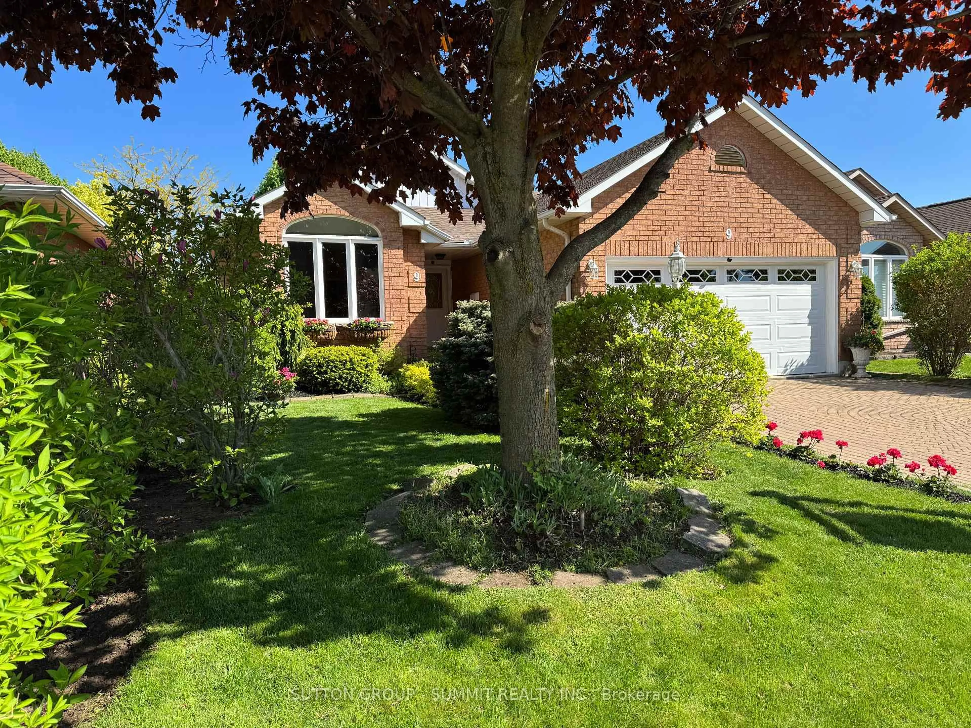 A pic from outside/outdoor area/front of a property/back of a property/a pic from drone, street for 9 Premier Rd, Hamilton Ontario L8B 0B9