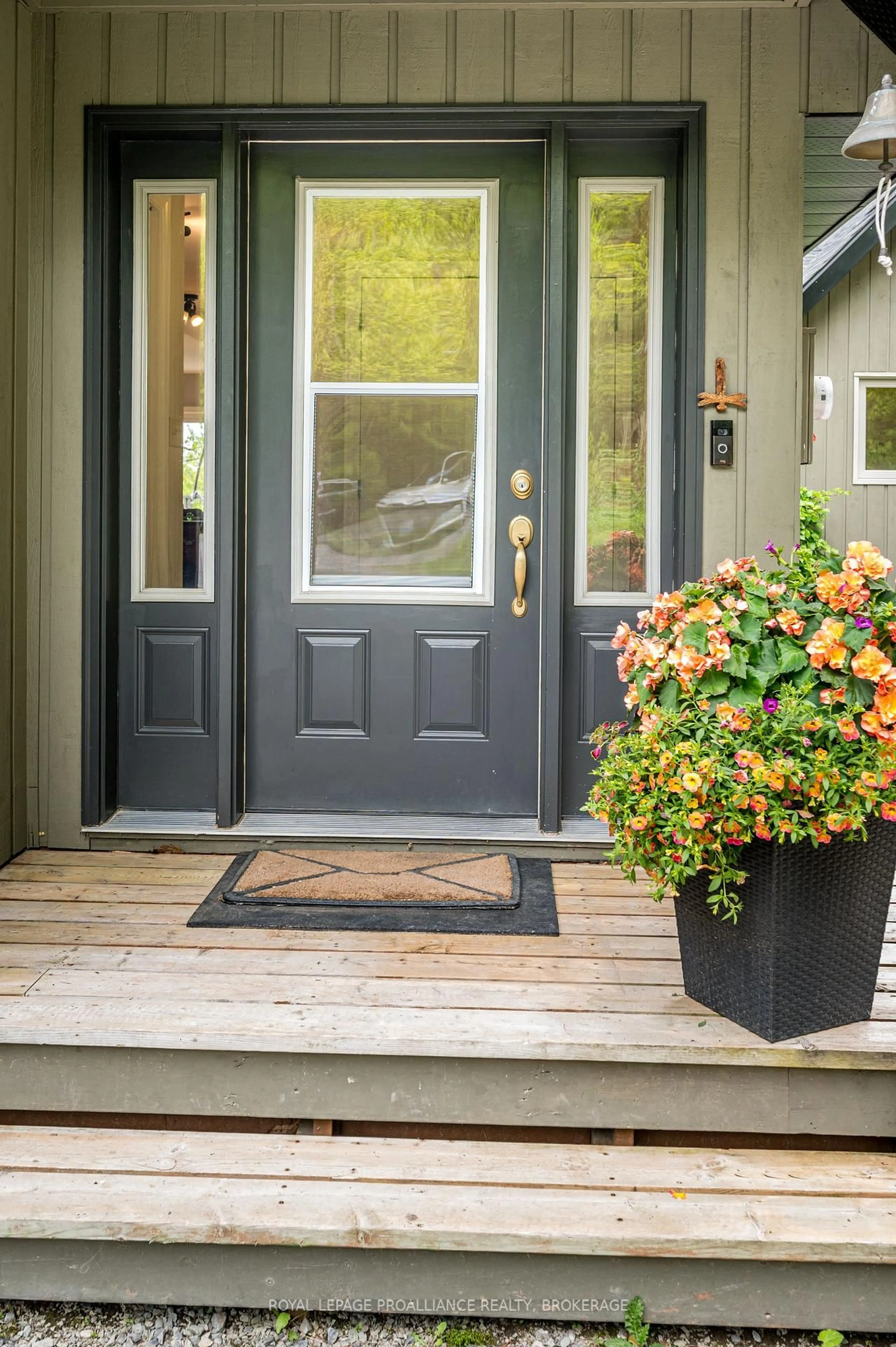 Indoor entryway for 111 Big Hill Rd, Front of Leeds & Seeleys Bay Ontario K0H 2N0