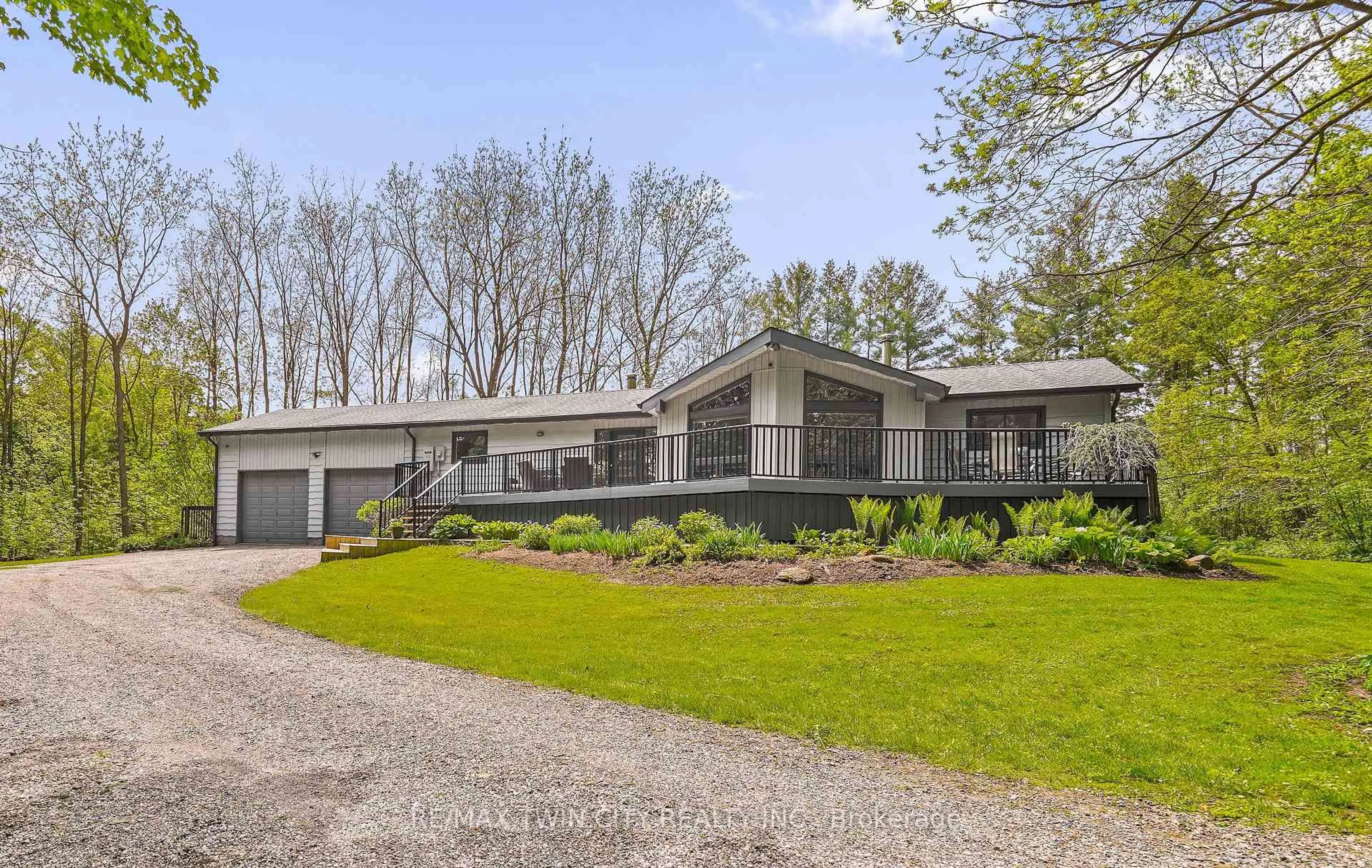 Home with vinyl exterior material, unknown for 103 Fourth Concession Rd, Brant Ontario N0E 1A0
