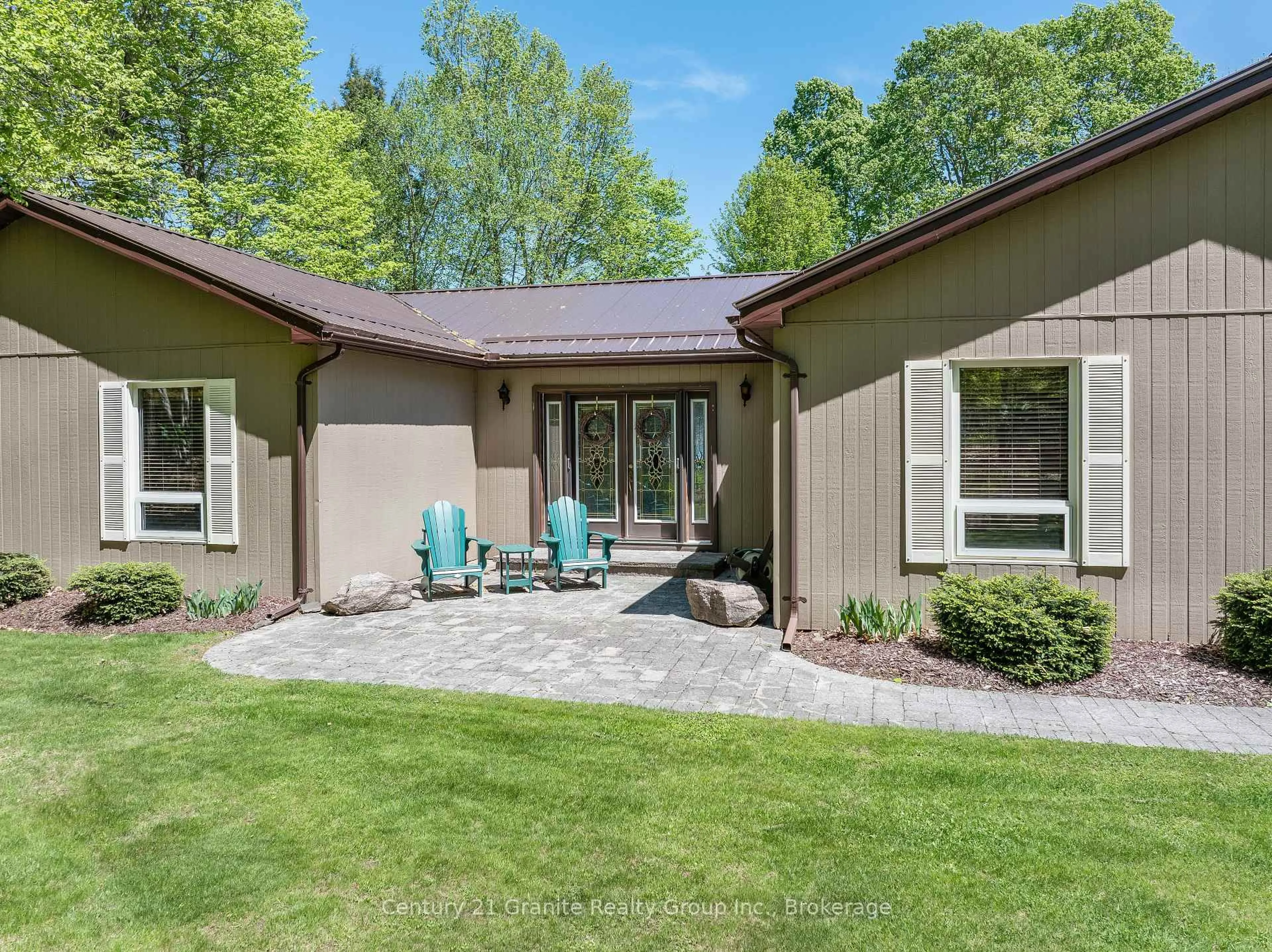 Home with brick exterior material, forest/trees view for 1192 Elk Dr, Dysart et al Ontario K0M 1S0