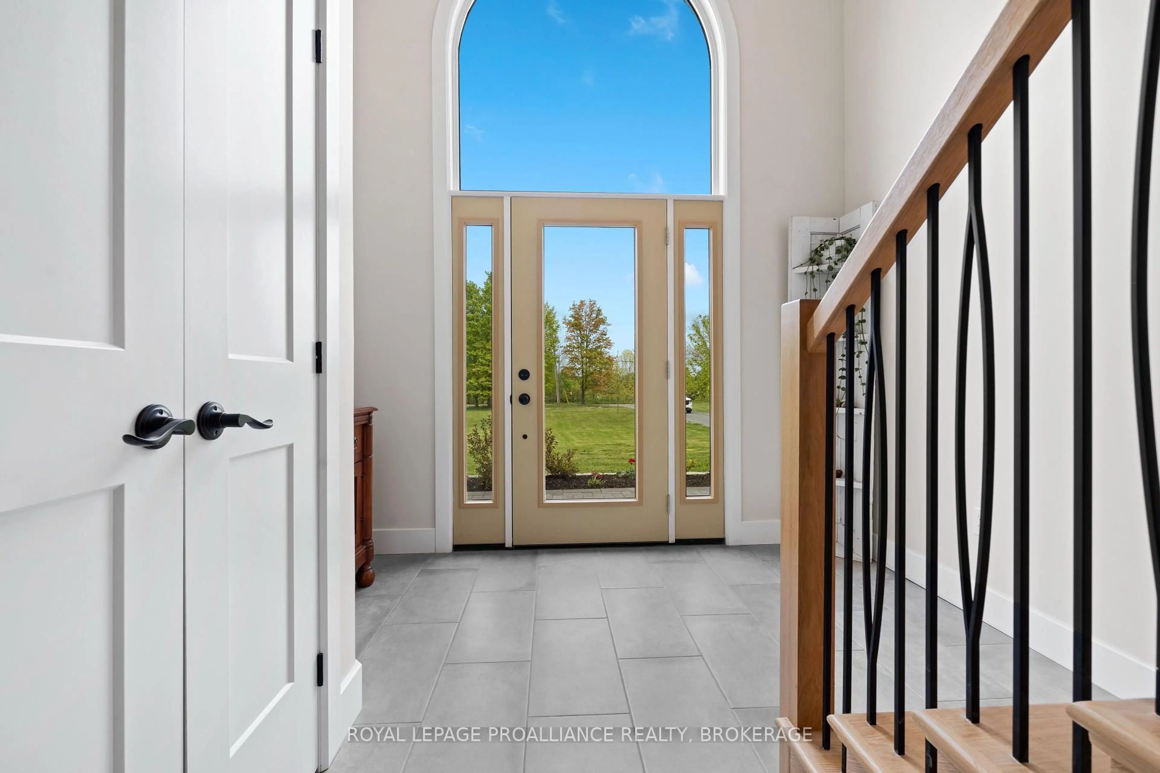 Indoor entryway for 3794 Jamieson Rd, Harrowsmith Ontario K0H 1V0