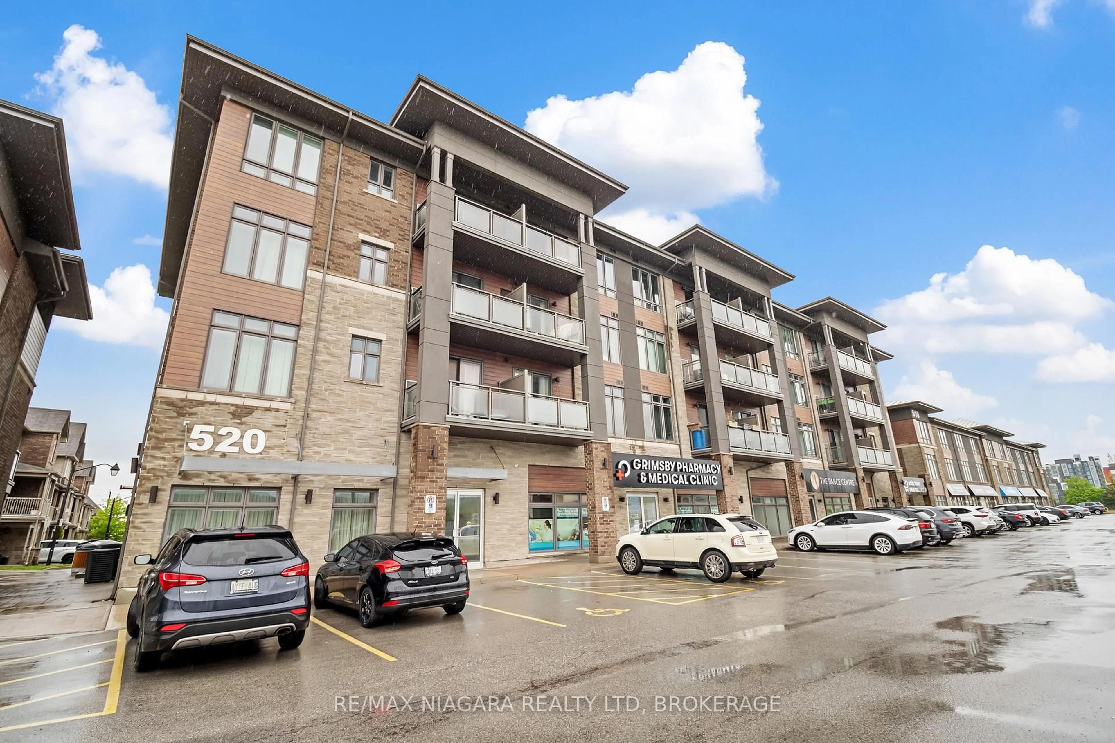 A pic from outside/outdoor area/front of a property/back of a property/a pic from drone, building for 520 North Service Rd #411, Grimsby Ontario L3M 4E8