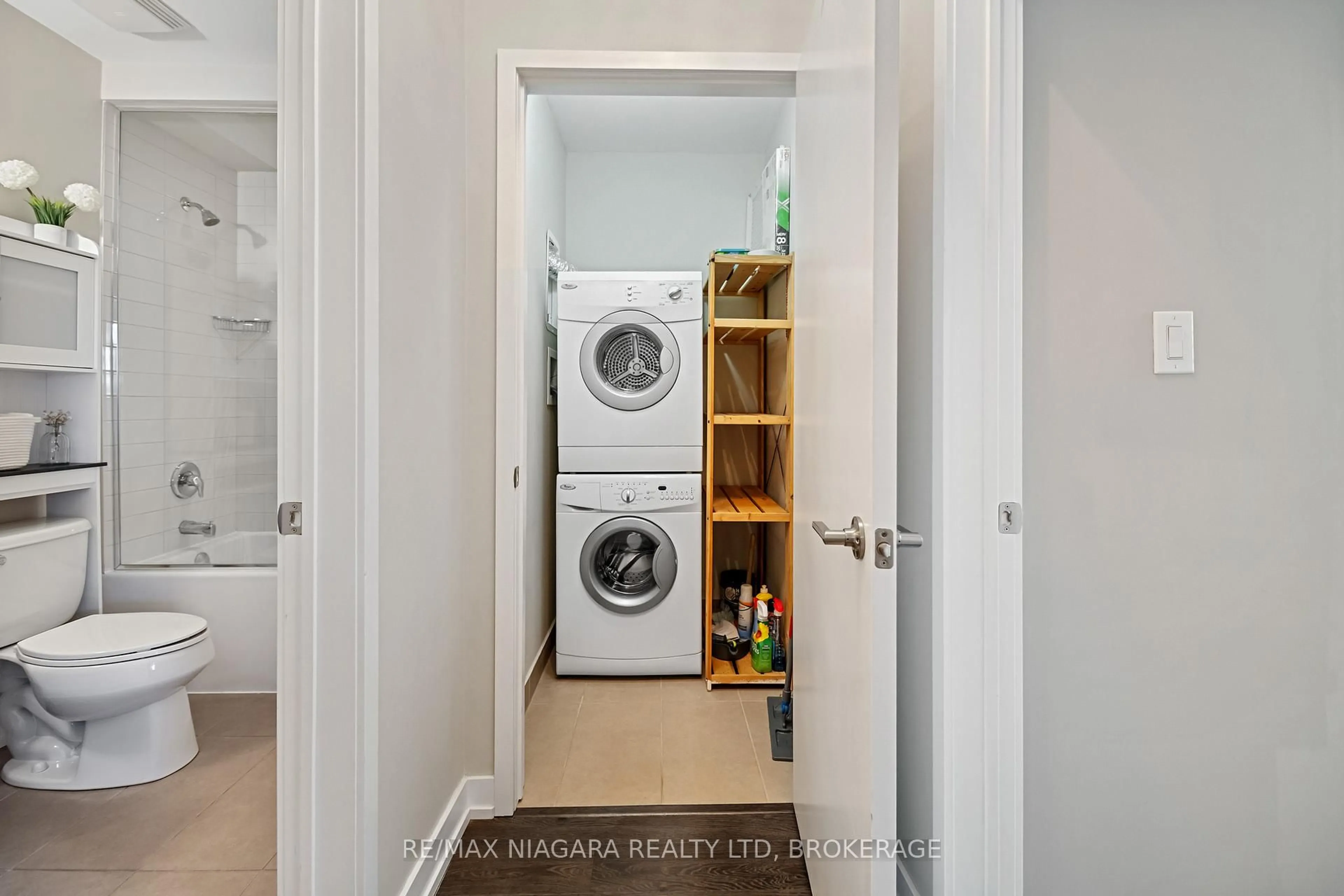 Laundry room for 520 North Service Rd #411, Grimsby Ontario L3M 4E8