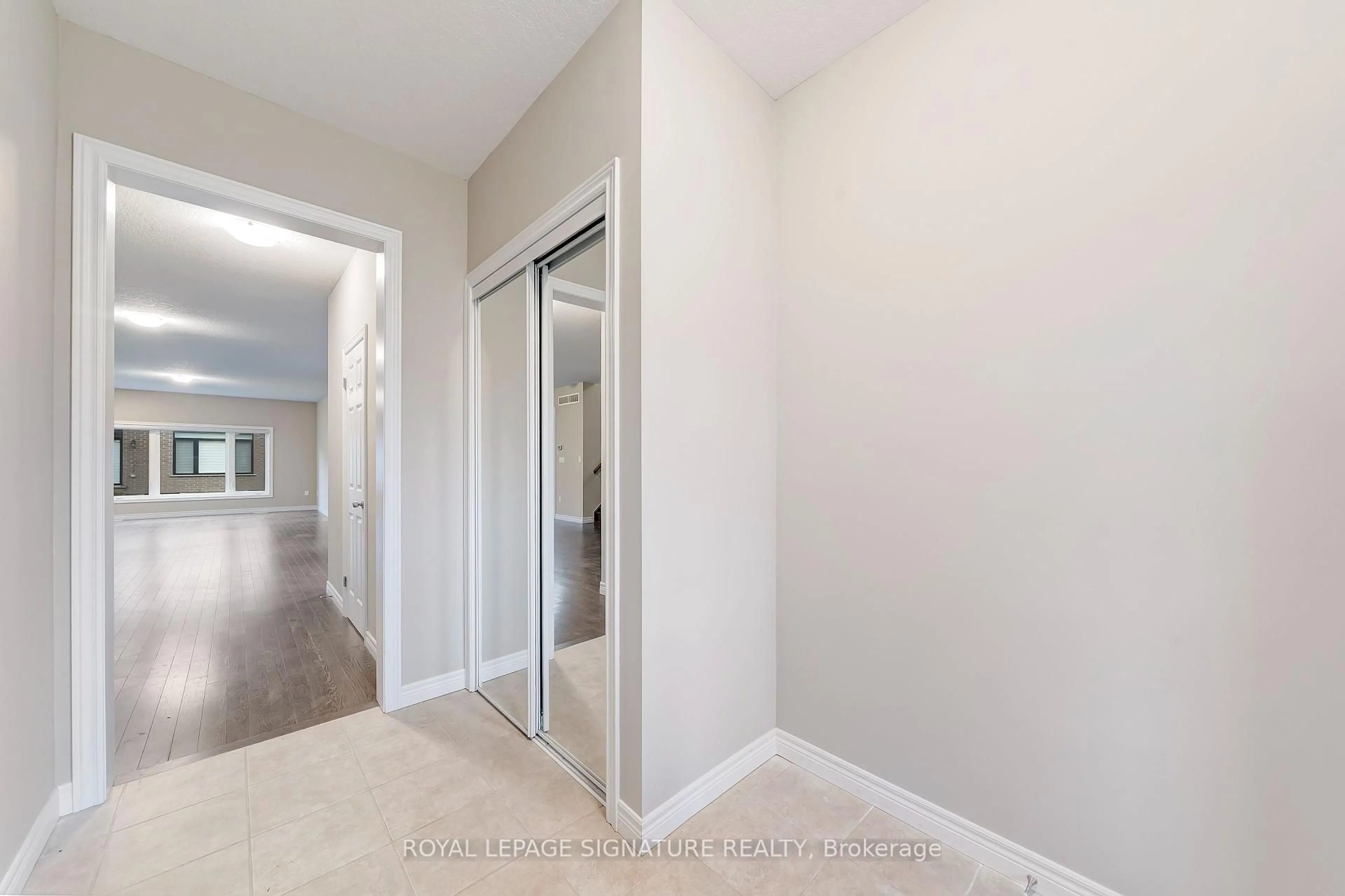 Indoor entryway for 504 Florencedale Cres, Kitchener Ontario N2R 0N3