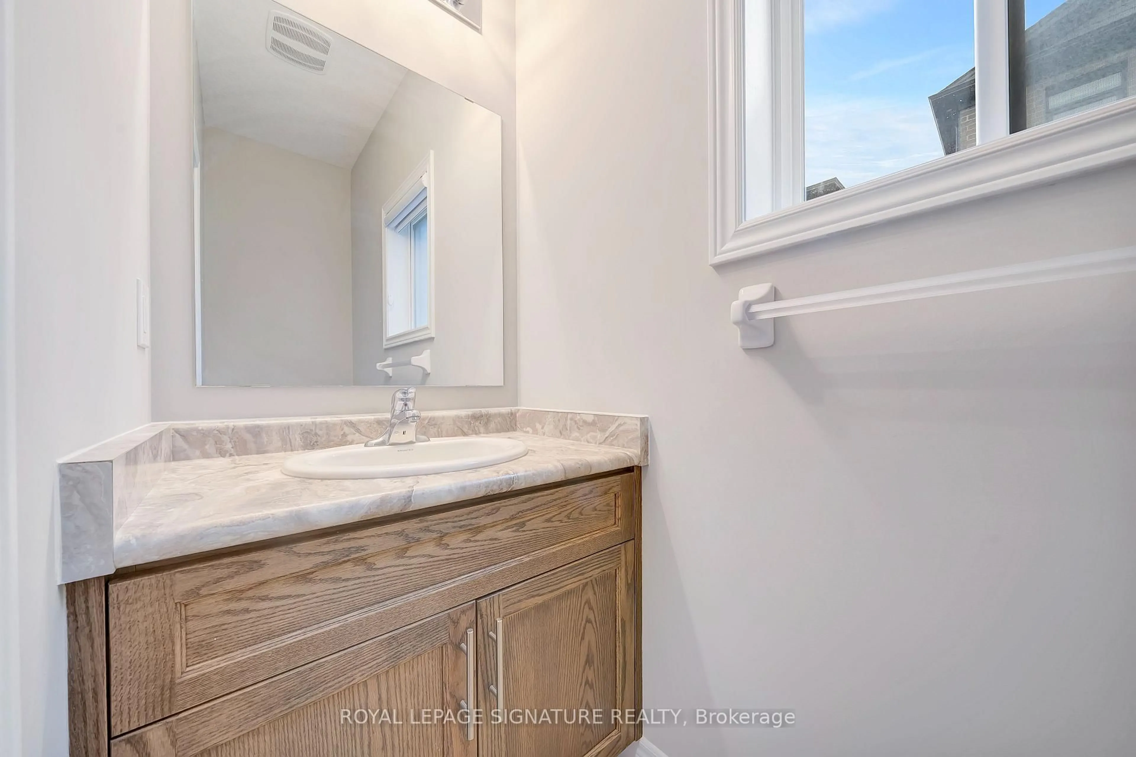 Standard bathroom, unknown for 504 Florencedale Cres, Kitchener Ontario N2R 0N3
