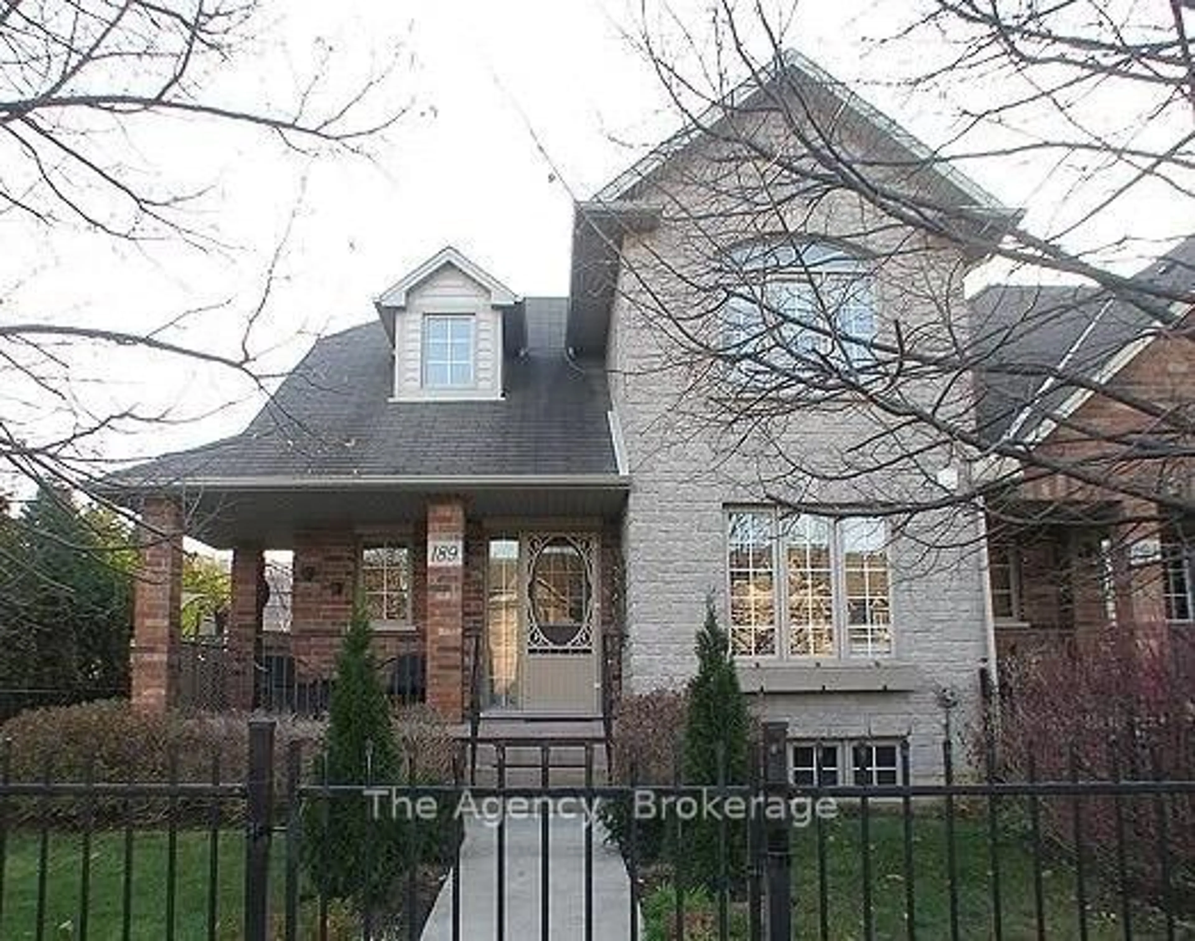 Home with brick exterior material, street for 189 Livingston Ave, Grimsby Ontario L3M 5M3