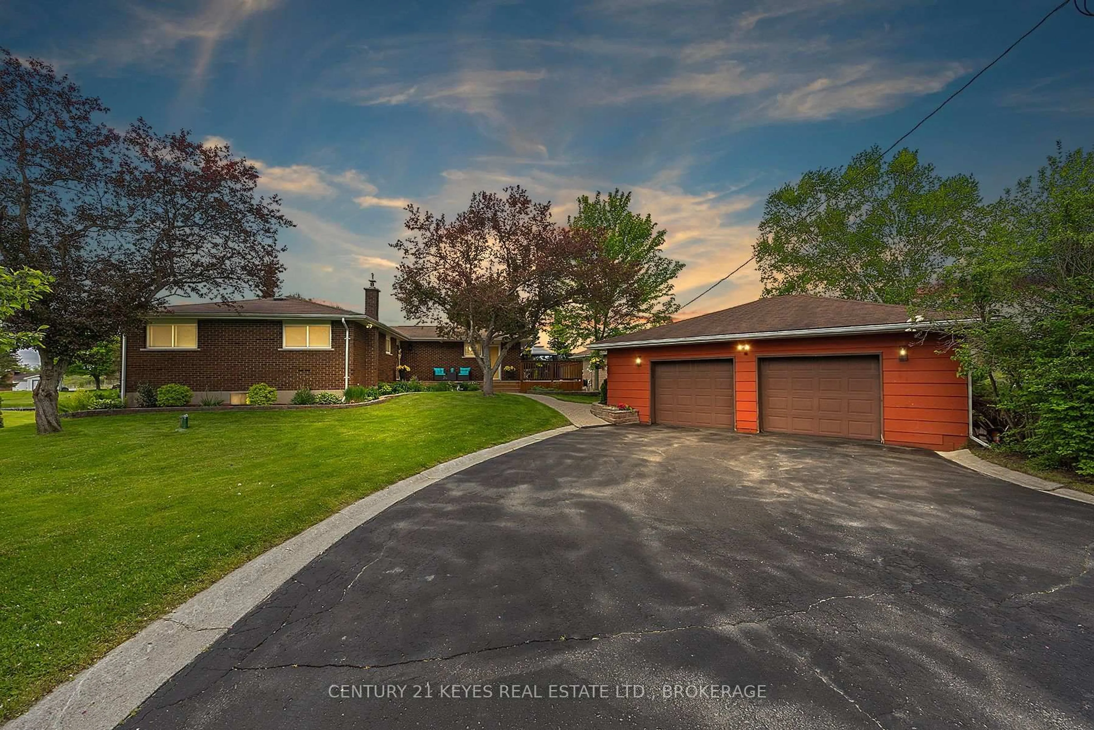 A pic from outside/outdoor area/front of a property/back of a property/a pic from drone, street for 38 Willowbank Rd, Front of Leeds & Seeleys Bay Ontario K7G 2V5