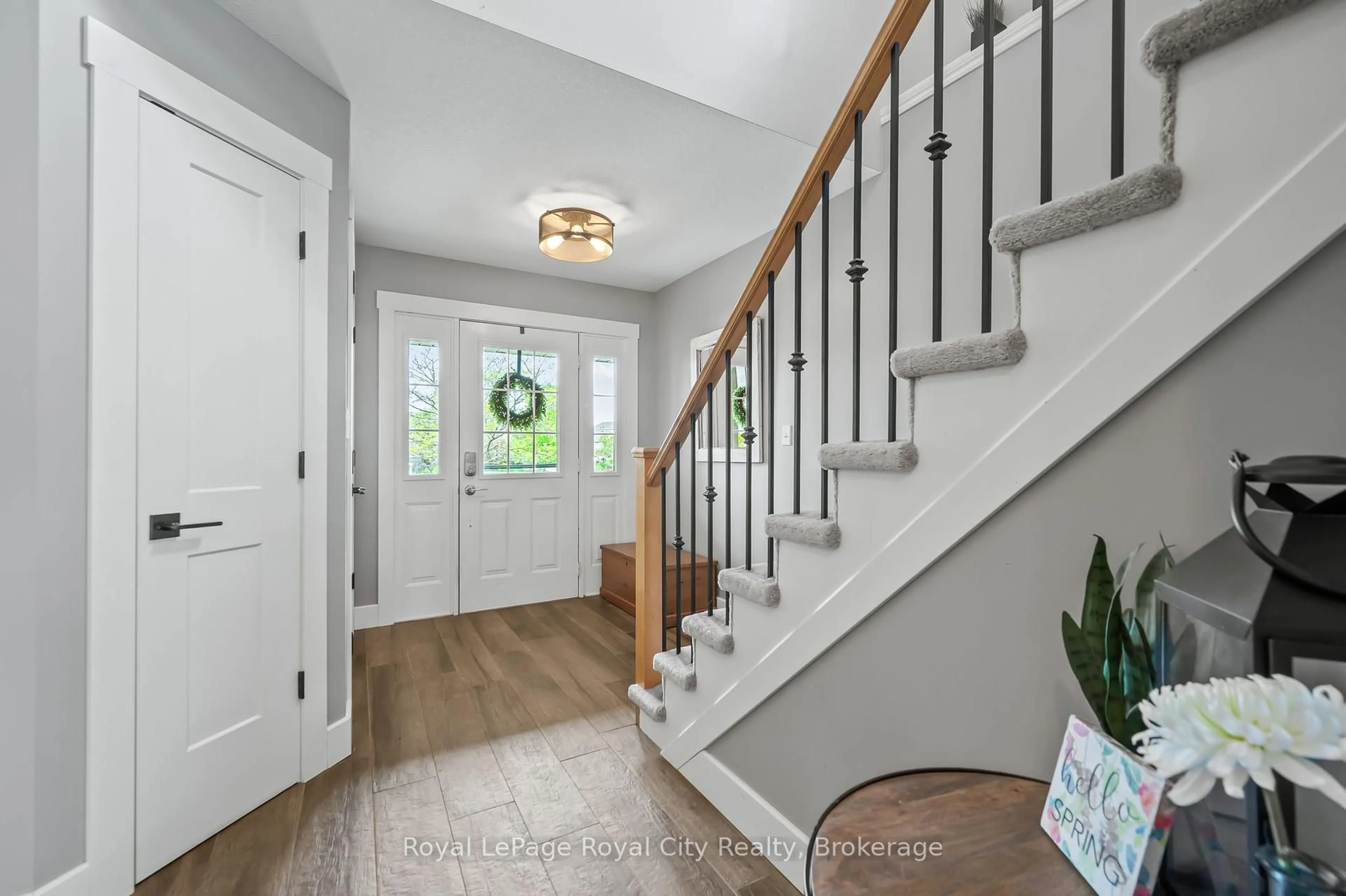 Indoor entryway for 4 Lois Lane, Guelph Ontario N1K 1W7