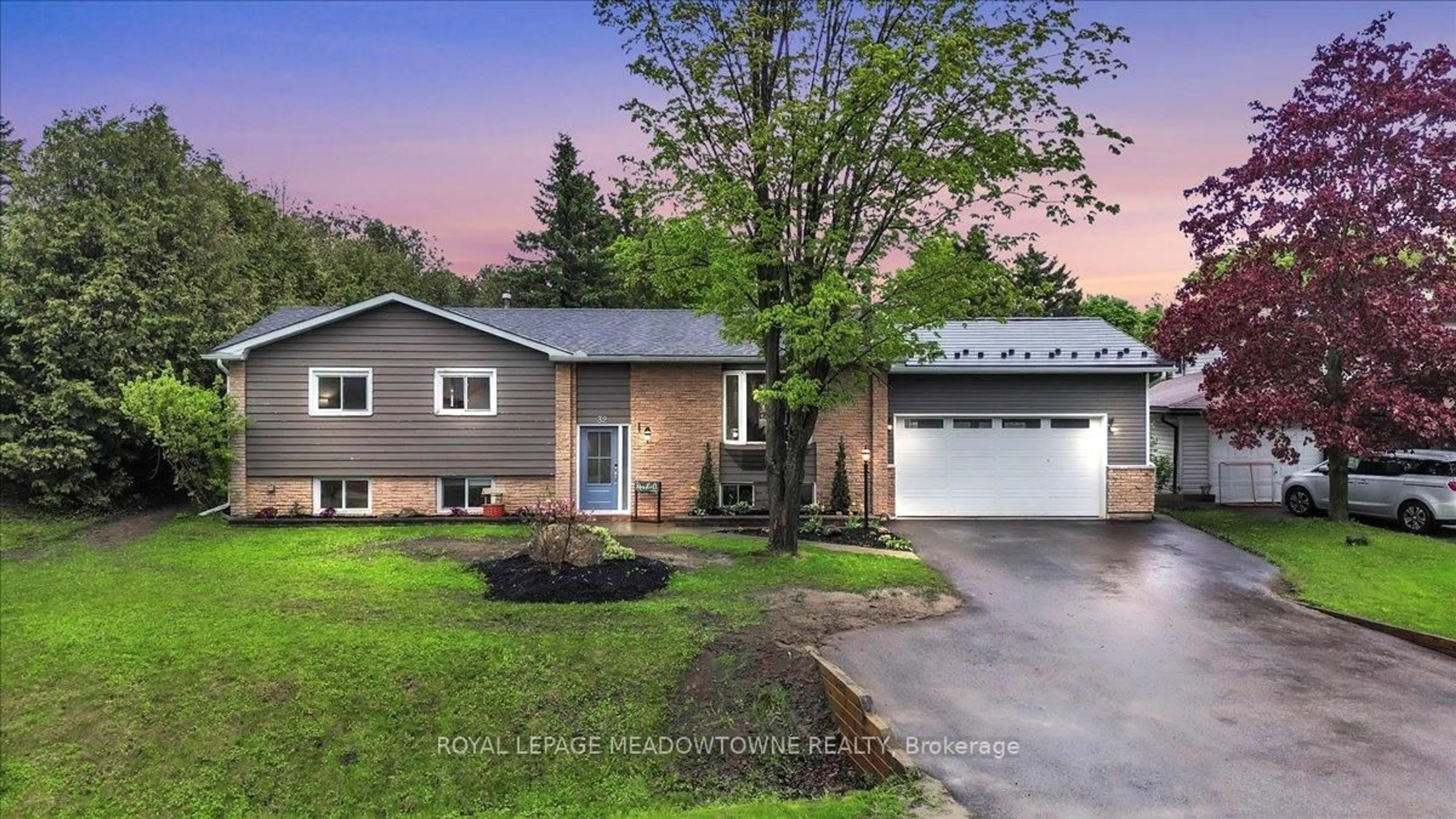 Home with brick exterior material, street for 32 Douglas Cres, Erin Ontario N0B 1Z0