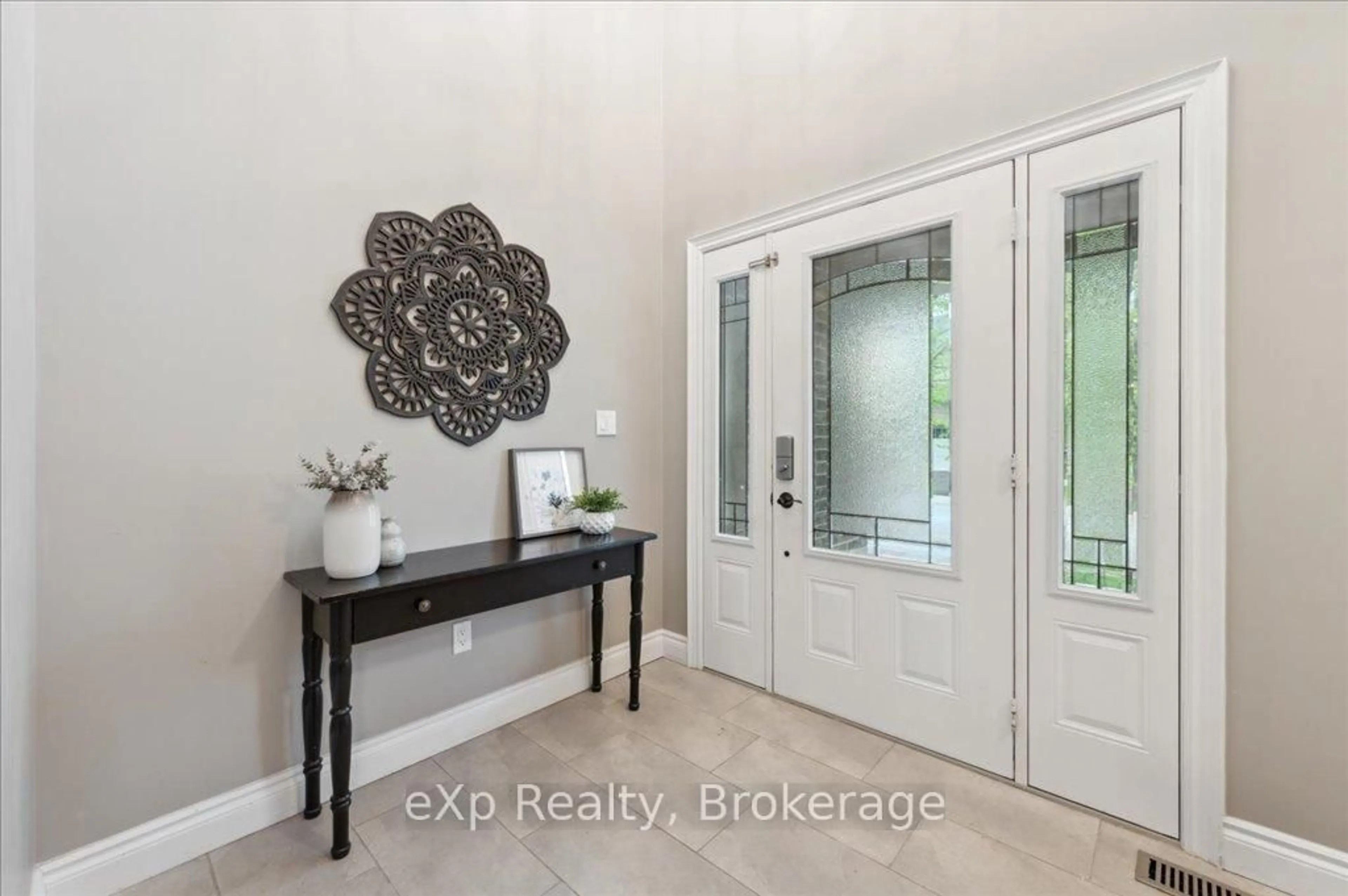 Indoor entryway for 50 Hickory Dr, Guelph/Eramosa Ontario N0B 2K0