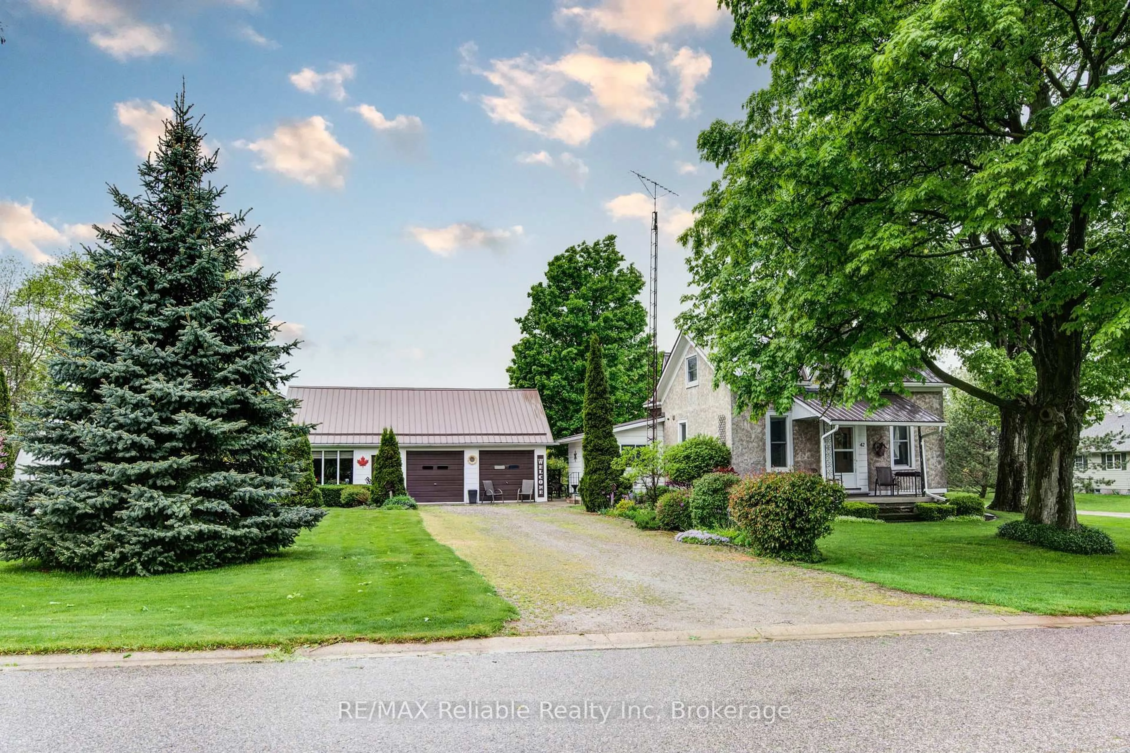 A pic from outside/outdoor area/front of a property/back of a property/a pic from drone, street for 42 Third St, Huron East Ontario N0K 1G0