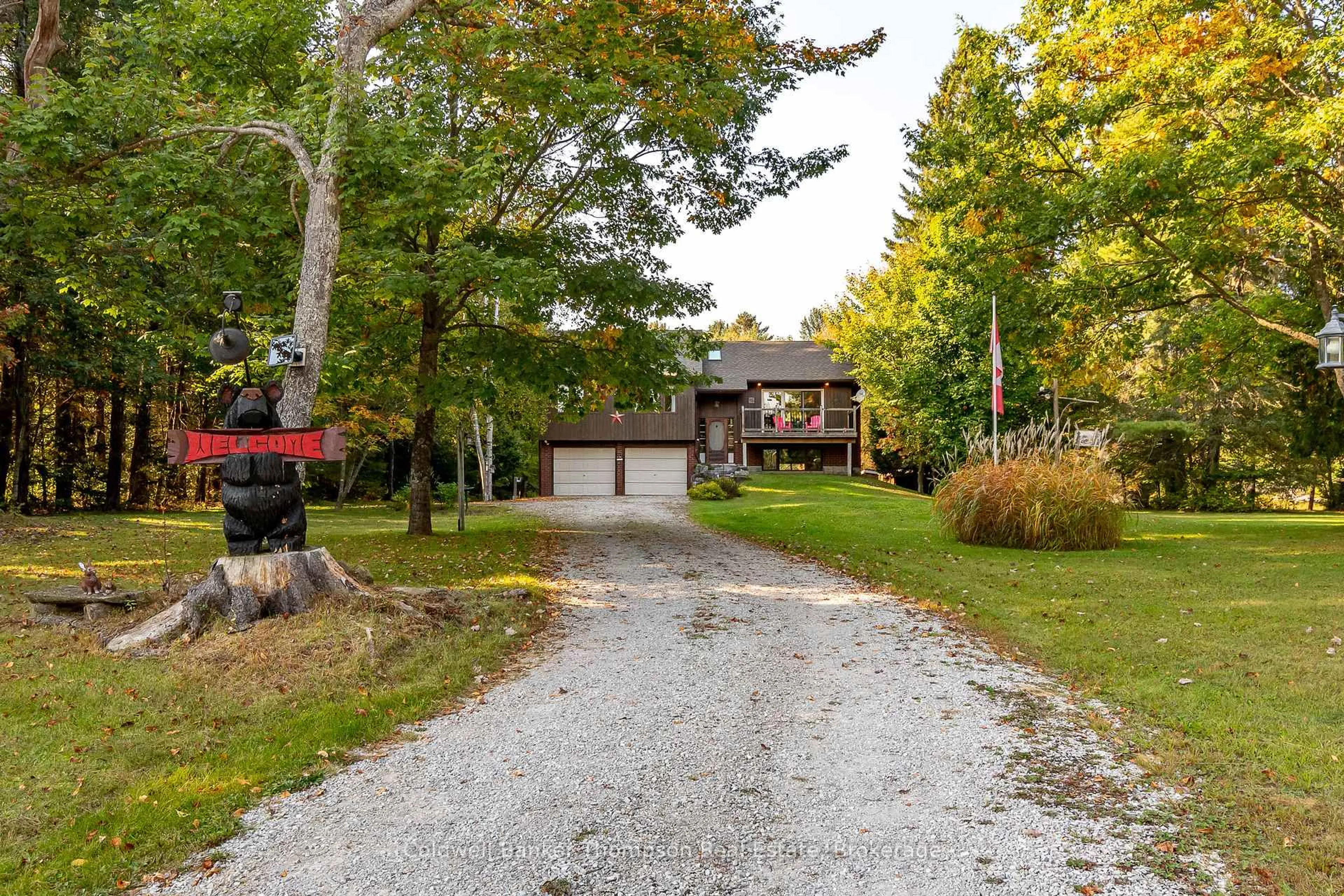 A pic from outside/outdoor area/front of a property/back of a property/a pic from drone, unknown for 256 South Mary Lake Rd, Huntsville Ontario P0B 1L0