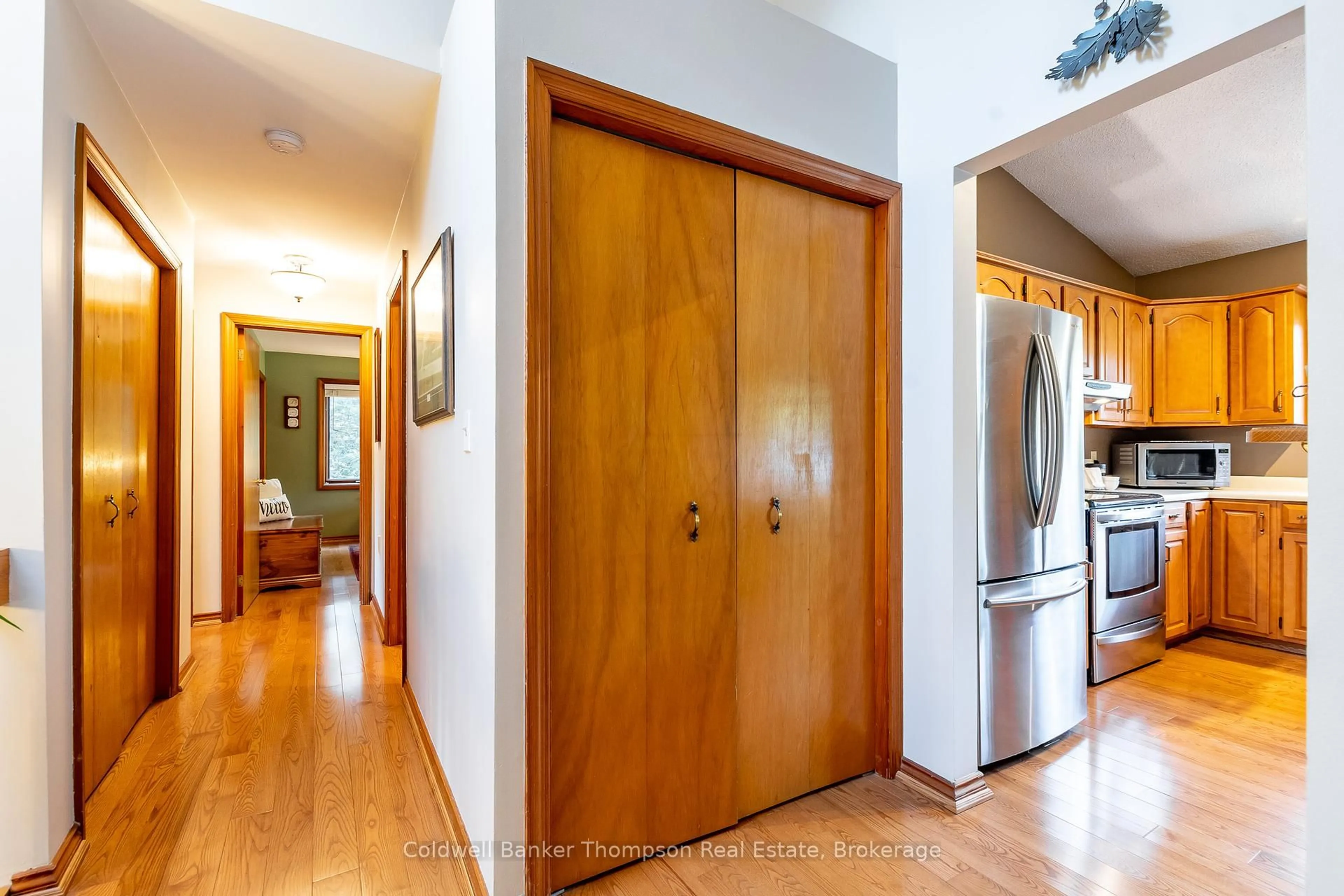 Indoor entryway for 256 South Mary Lake Rd, Huntsville Ontario P0B 1L0
