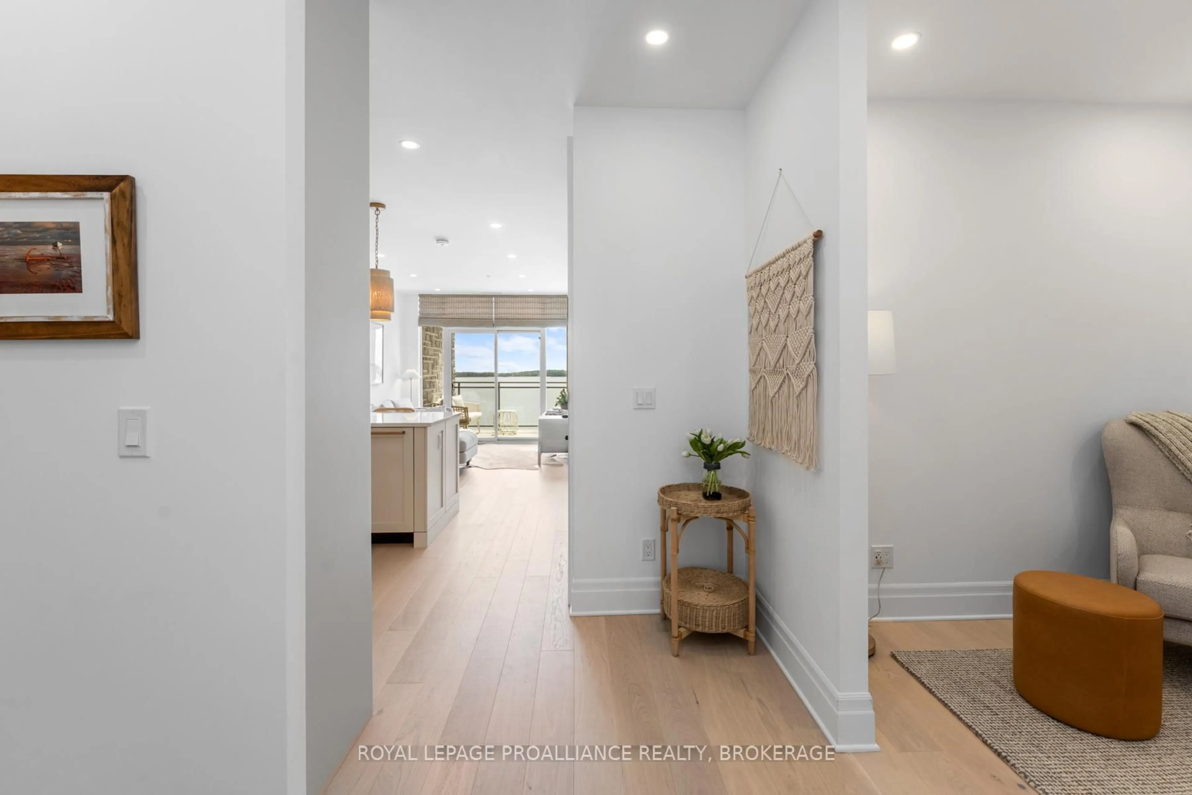Indoor entryway for 129 South St #618, Gananoque Ontario K7G 1A1