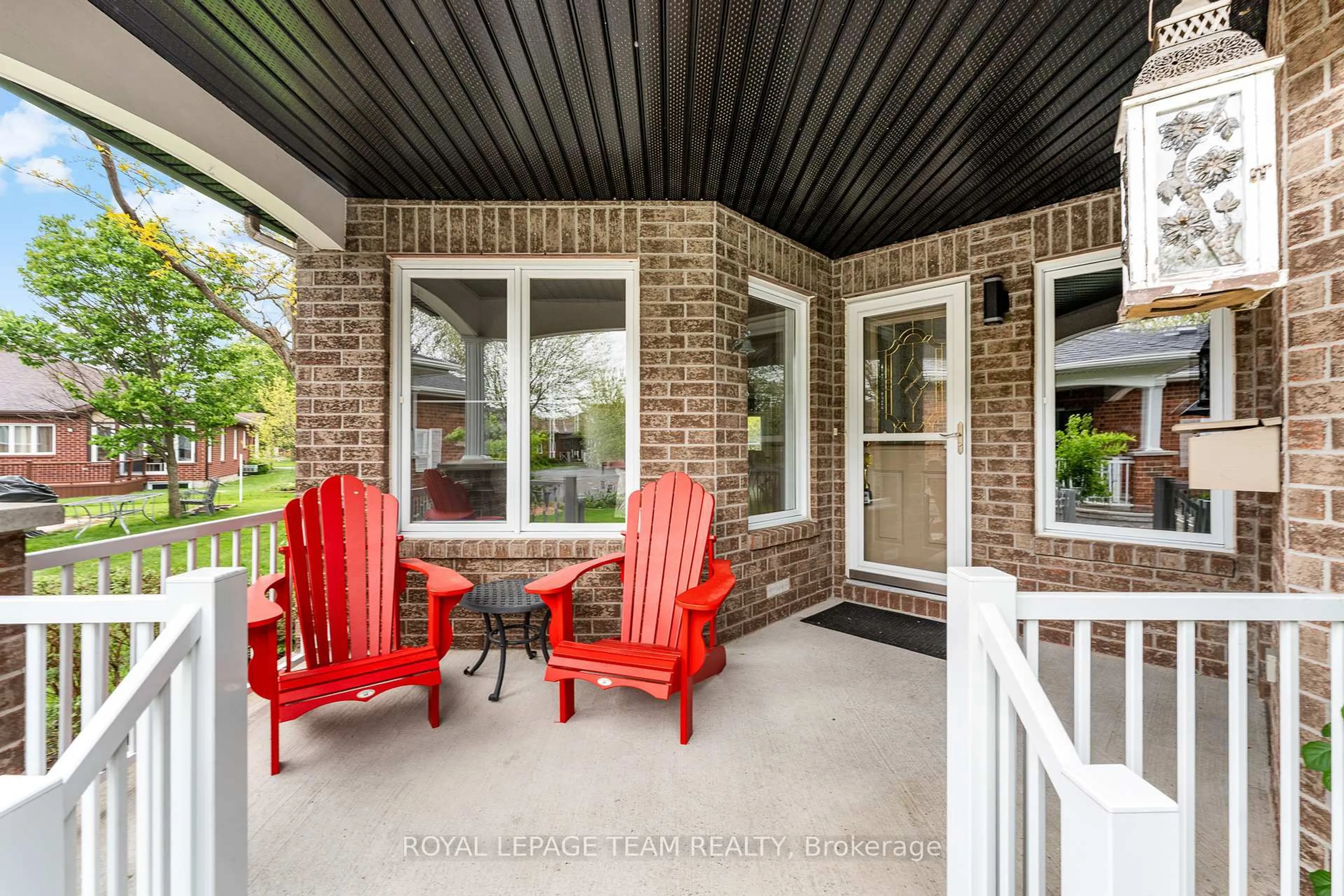 Patio, street for 33 Waterthrush Cres, Ottawa Ontario K2M 2T8