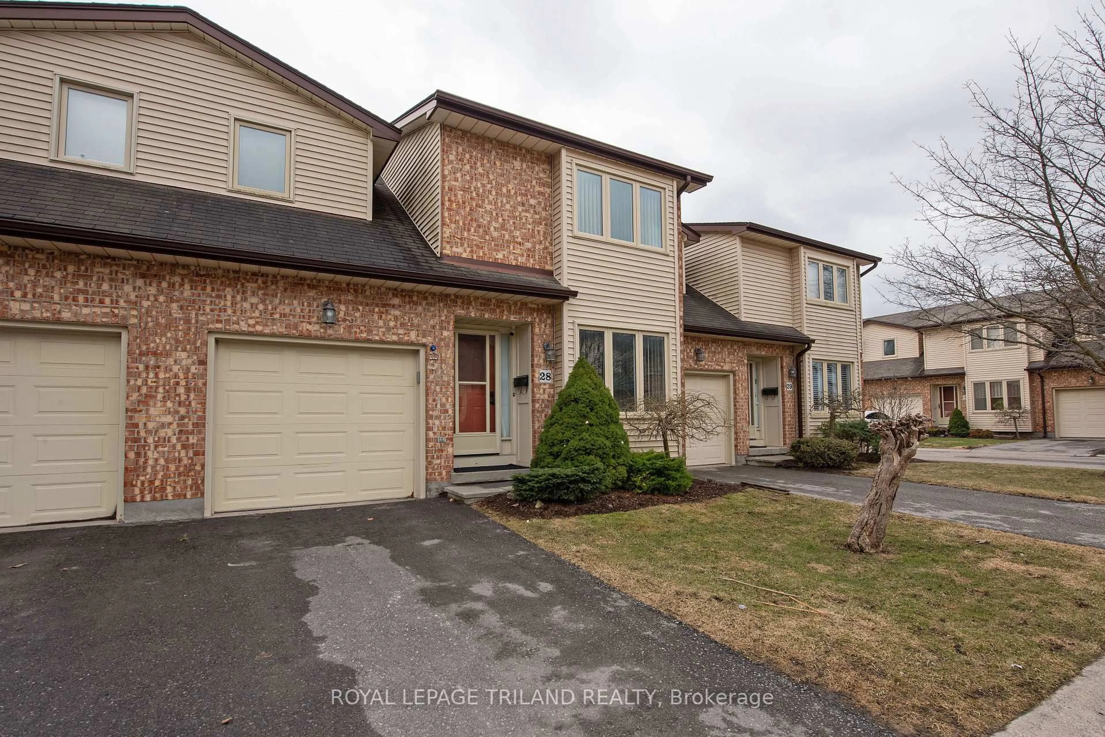 A pic from outside/outdoor area/front of a property/back of a property/a pic from drone, street for 308 Conway Dr #28, London South Ontario N6E 3N9