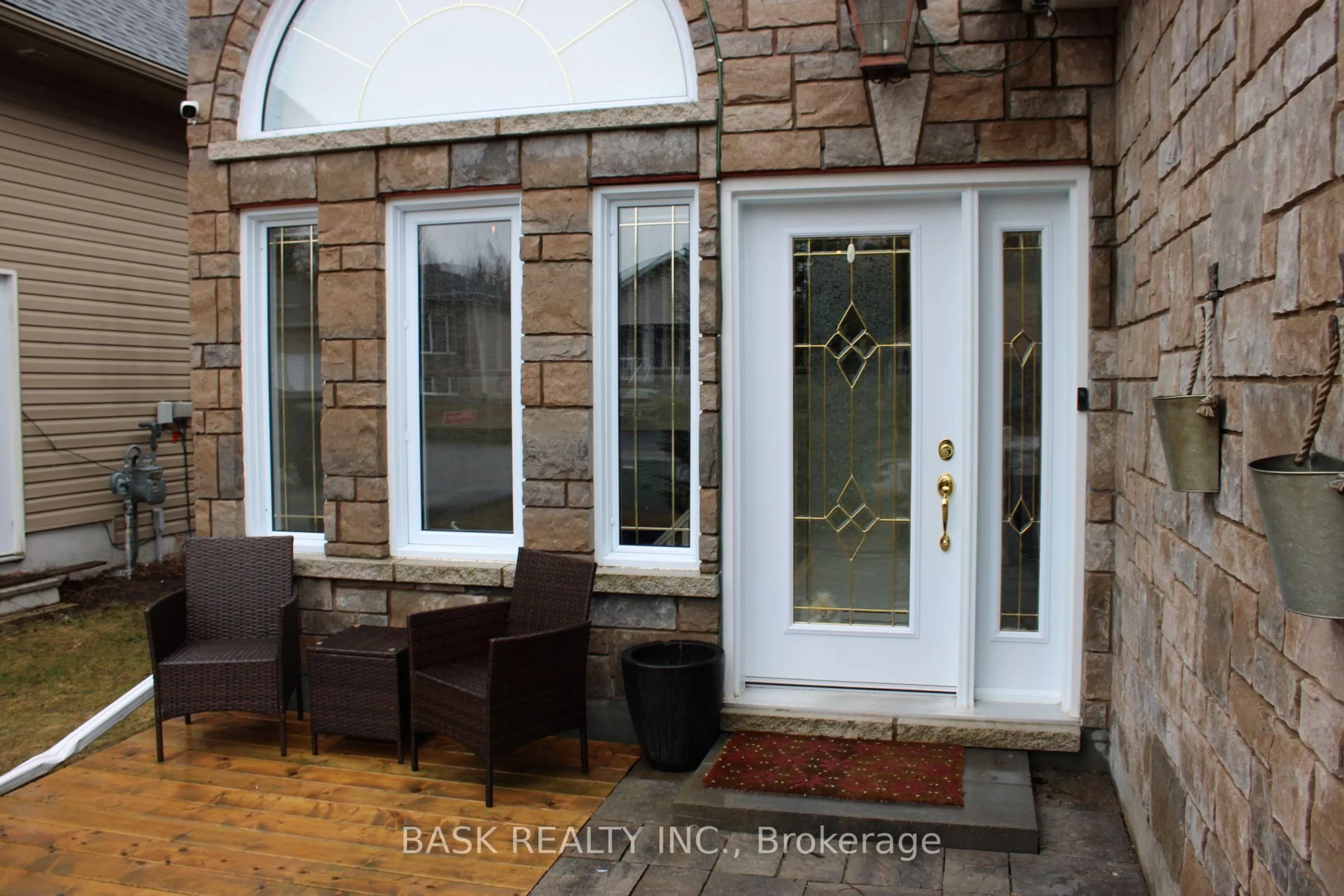 Indoor entryway for 255 Thelma Ave, North Bay Ontario P1A 4M9