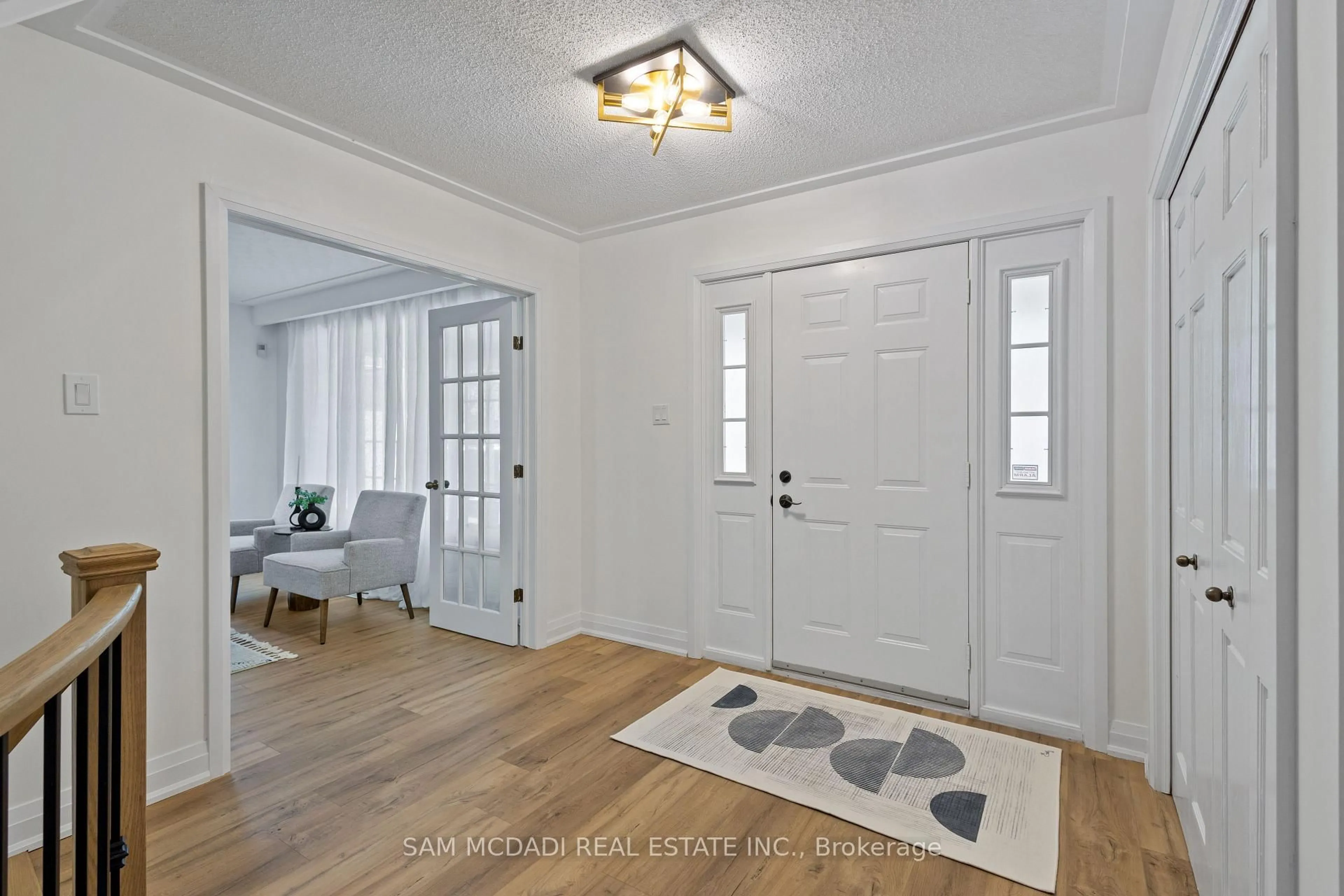 Indoor entryway for 83 Royal Oak Dr, Brantford Ontario N3R 7P8