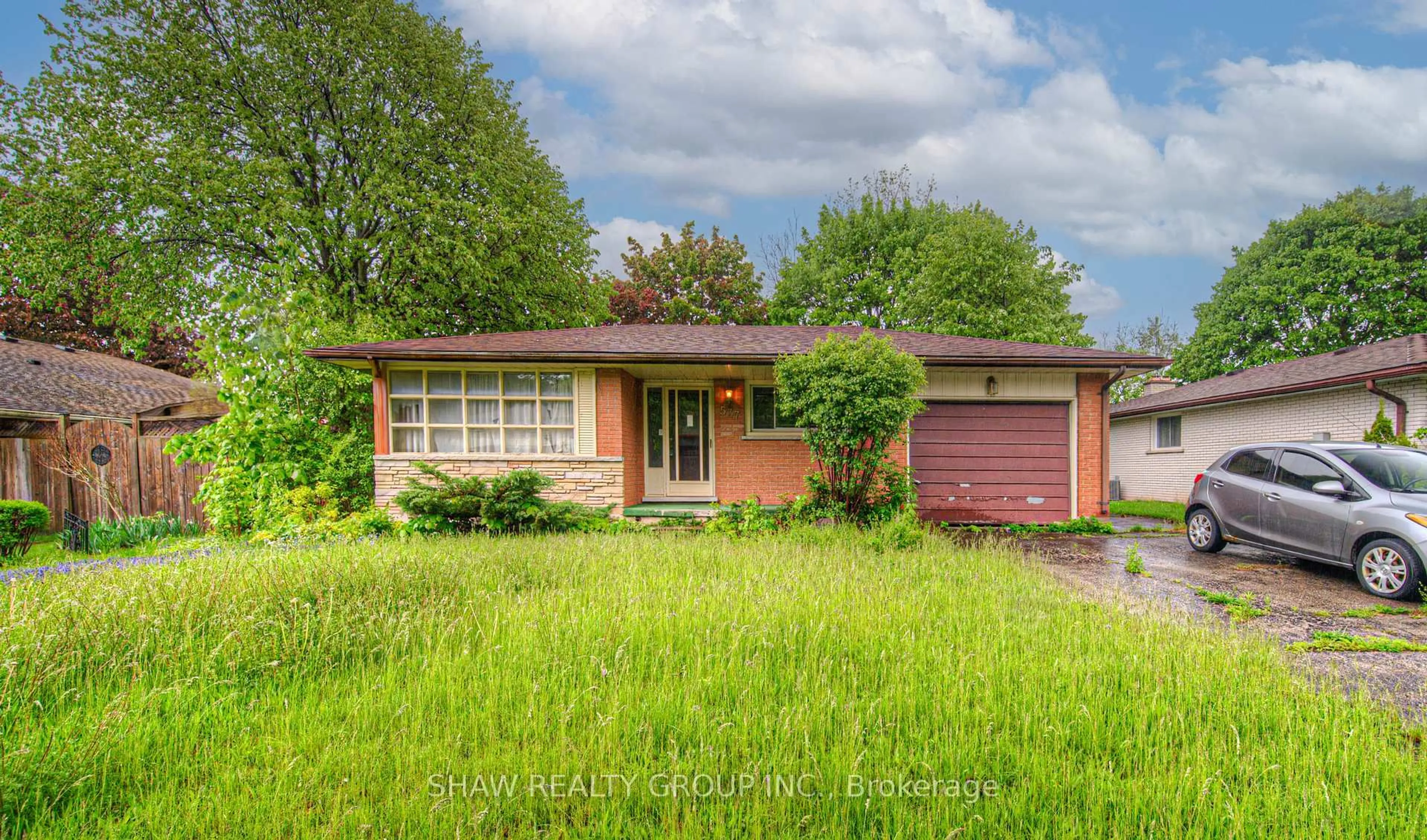 Home with brick exterior material, street for 537 Glen Manor Blvd, Waterloo Ontario N2L 4T4